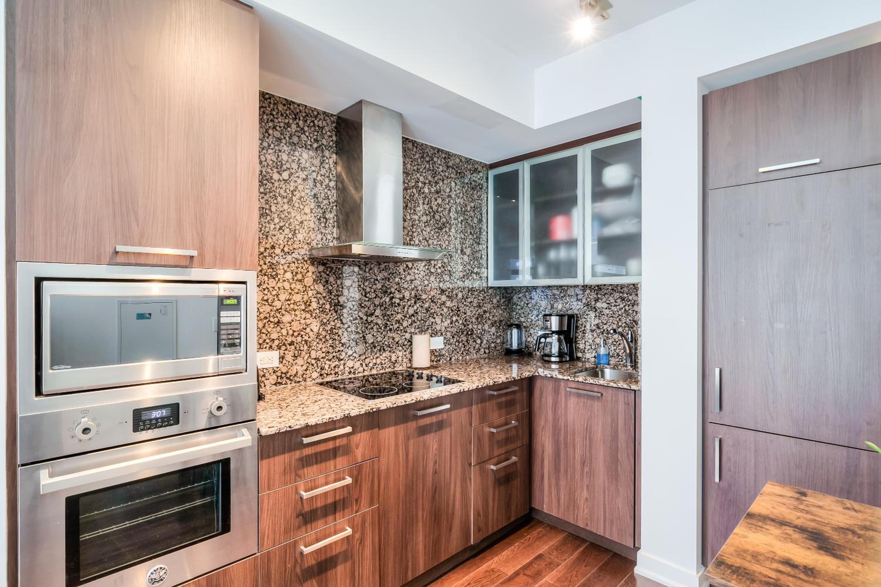 One-Bedroom Apartment with City View thumbnail 6