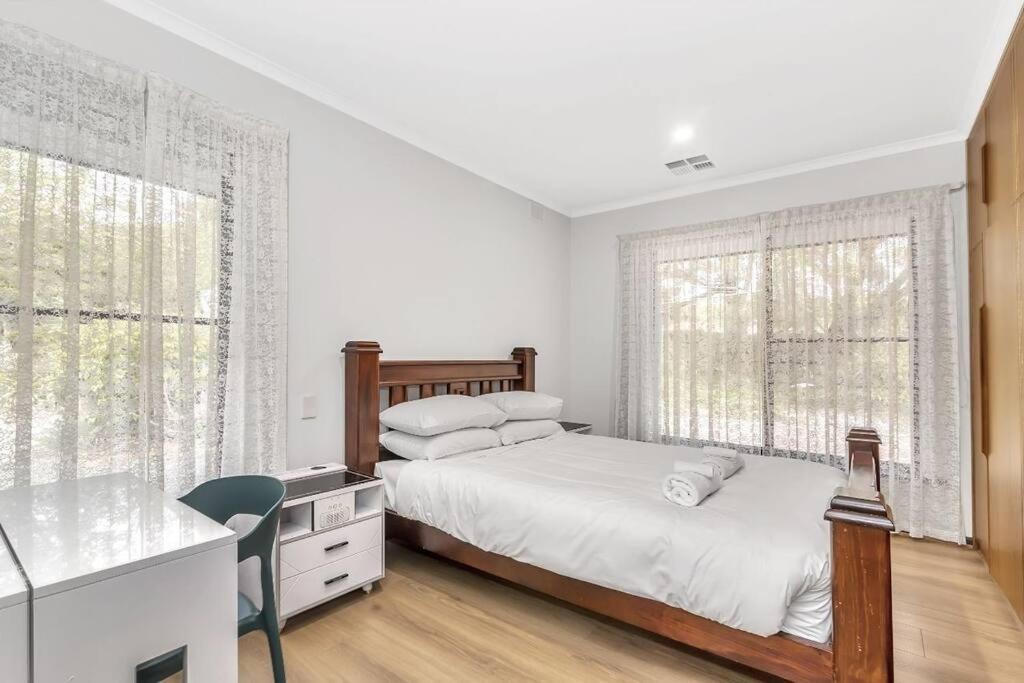 Three-Bedroom House photo 2