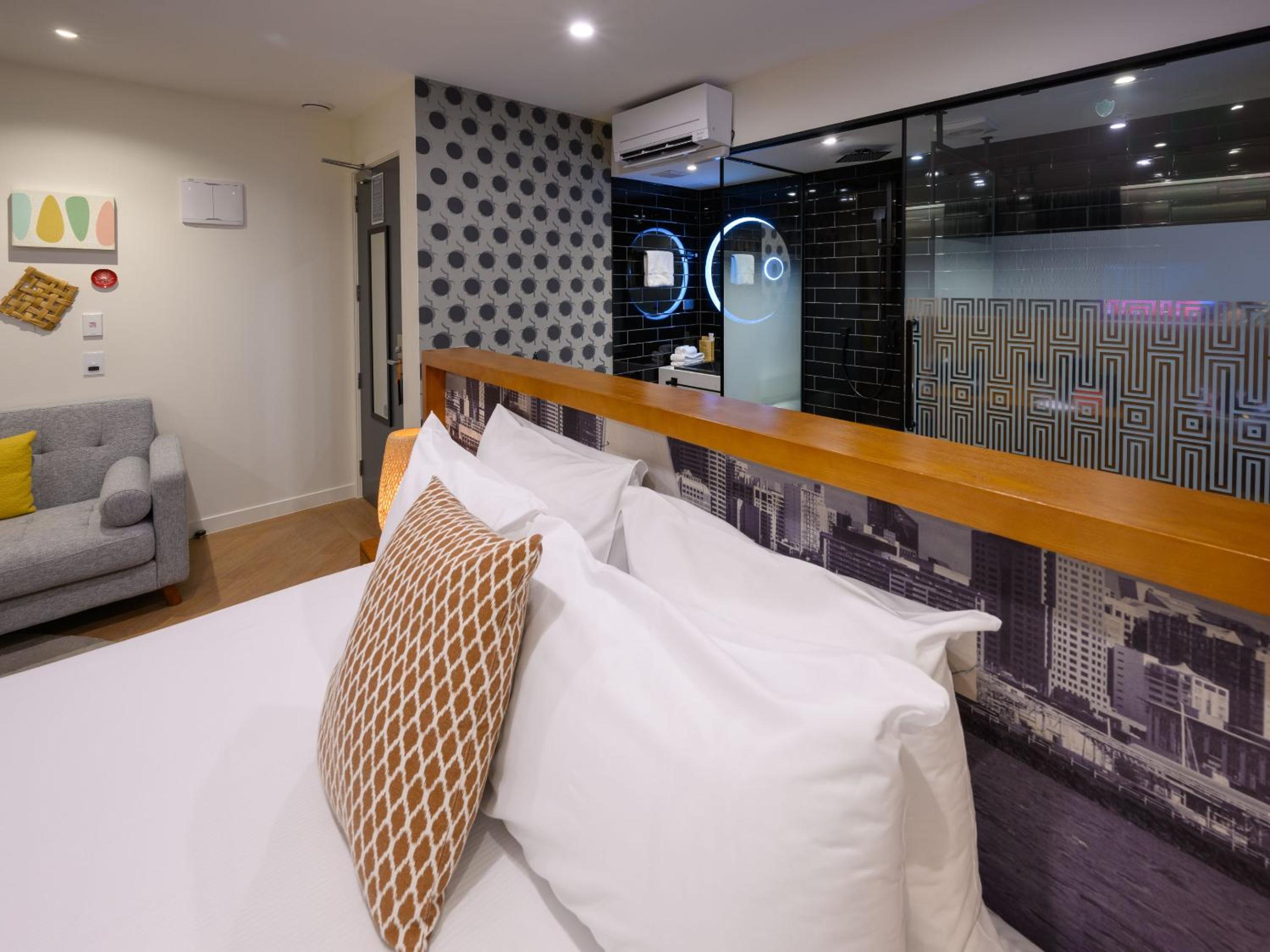 Superior King Room - Photo 8