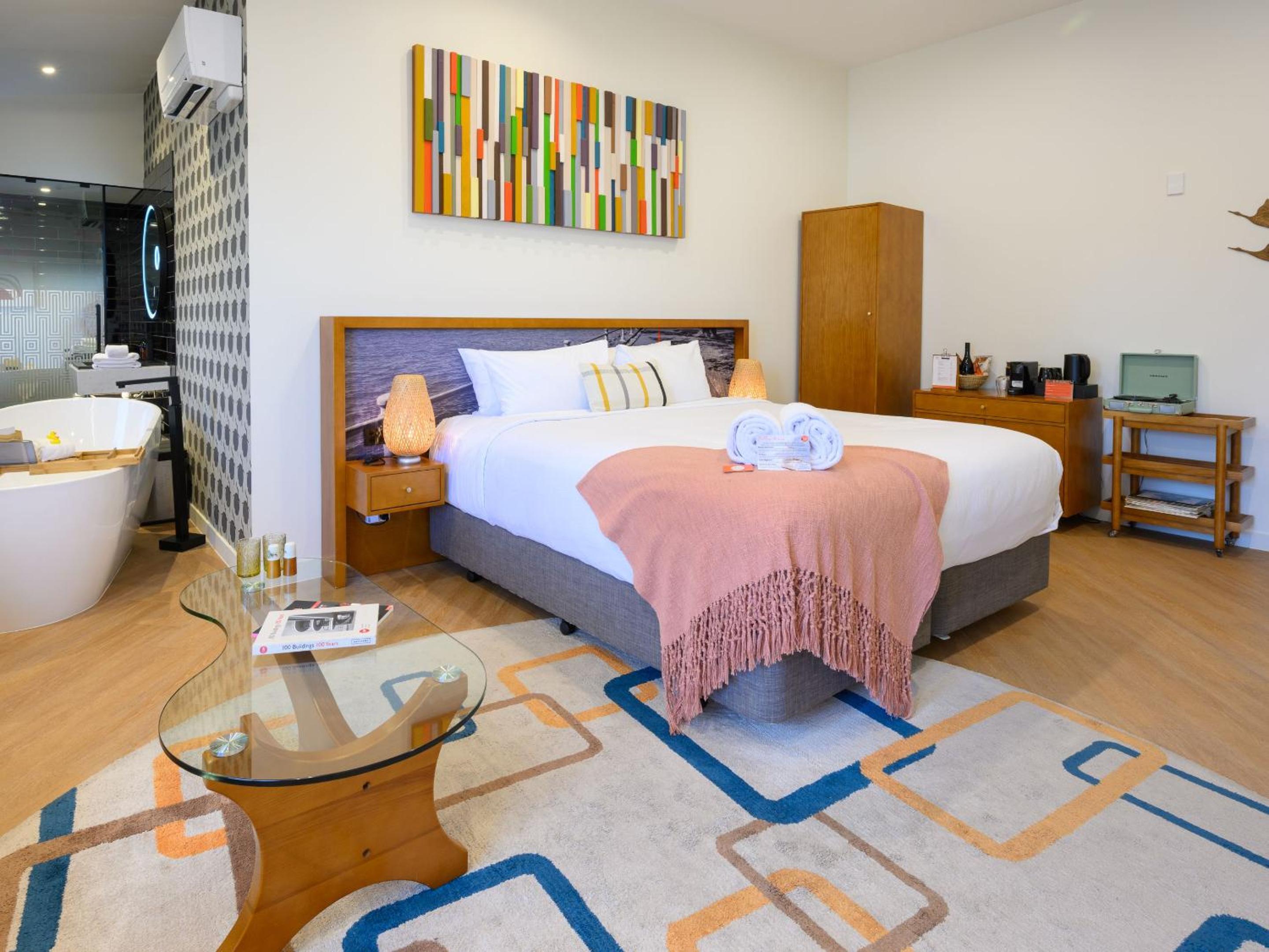 Premium Suite - Photo 1