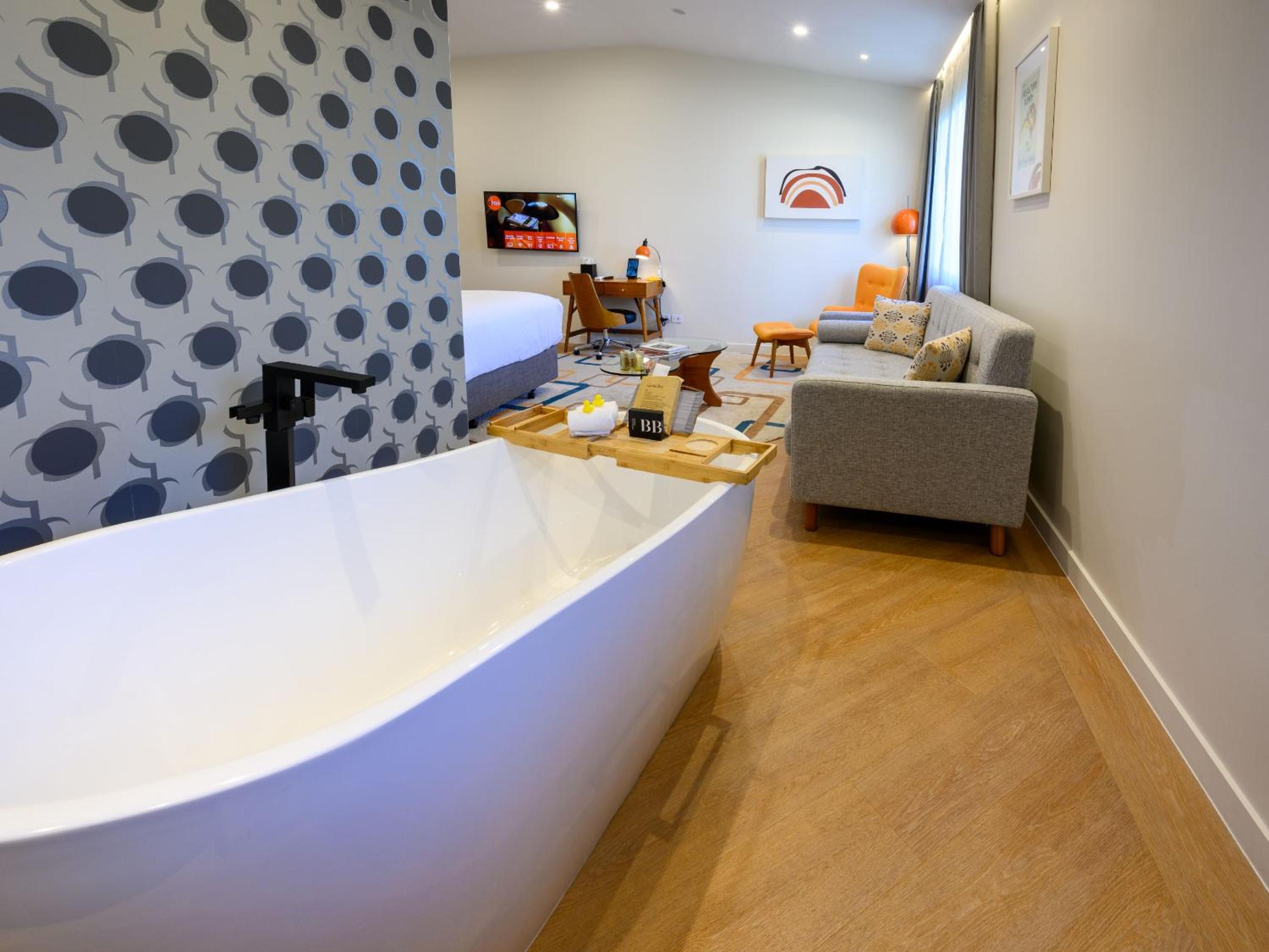 Premium Suite - Photo 4