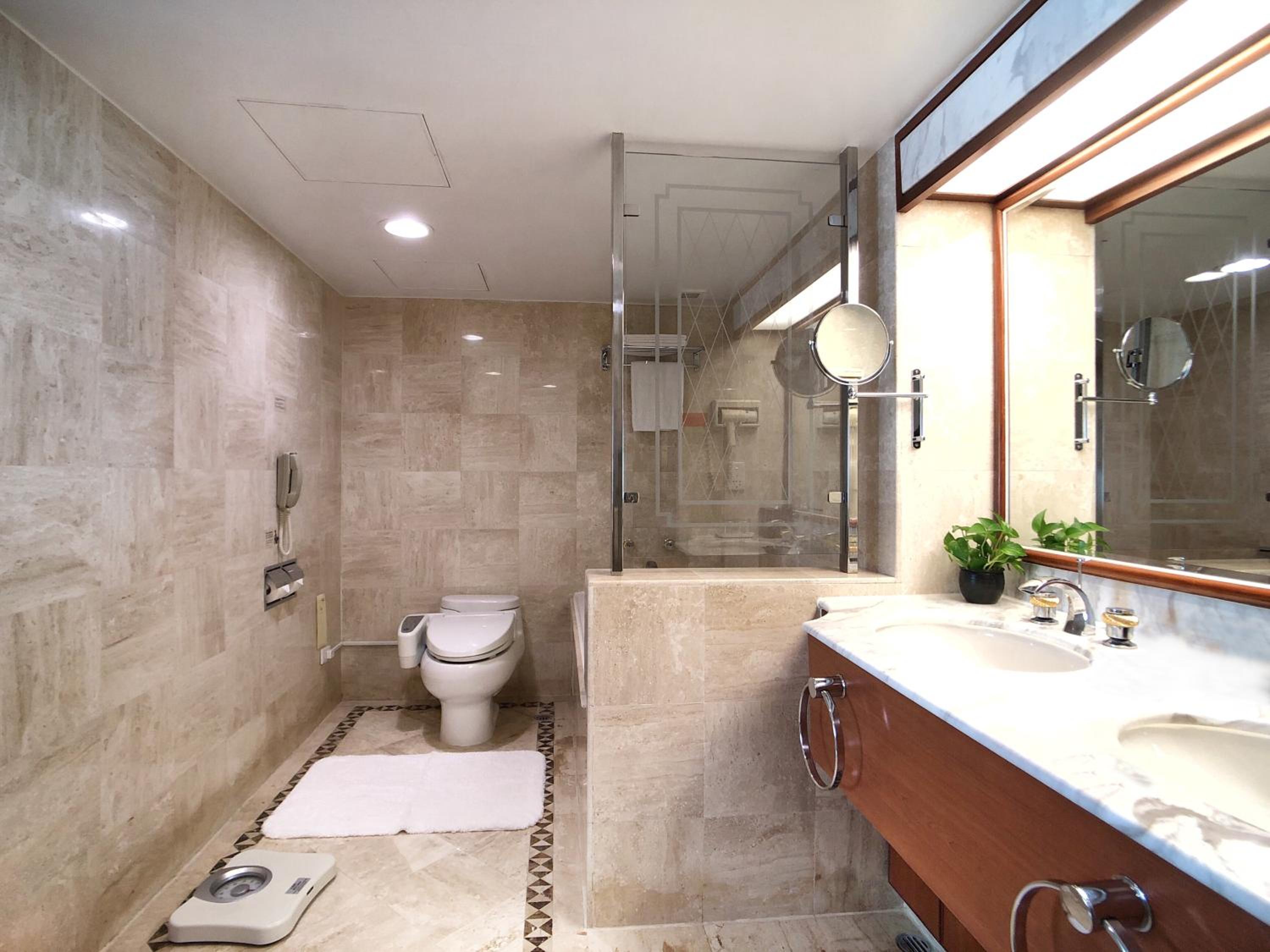 Suite - Photo 5