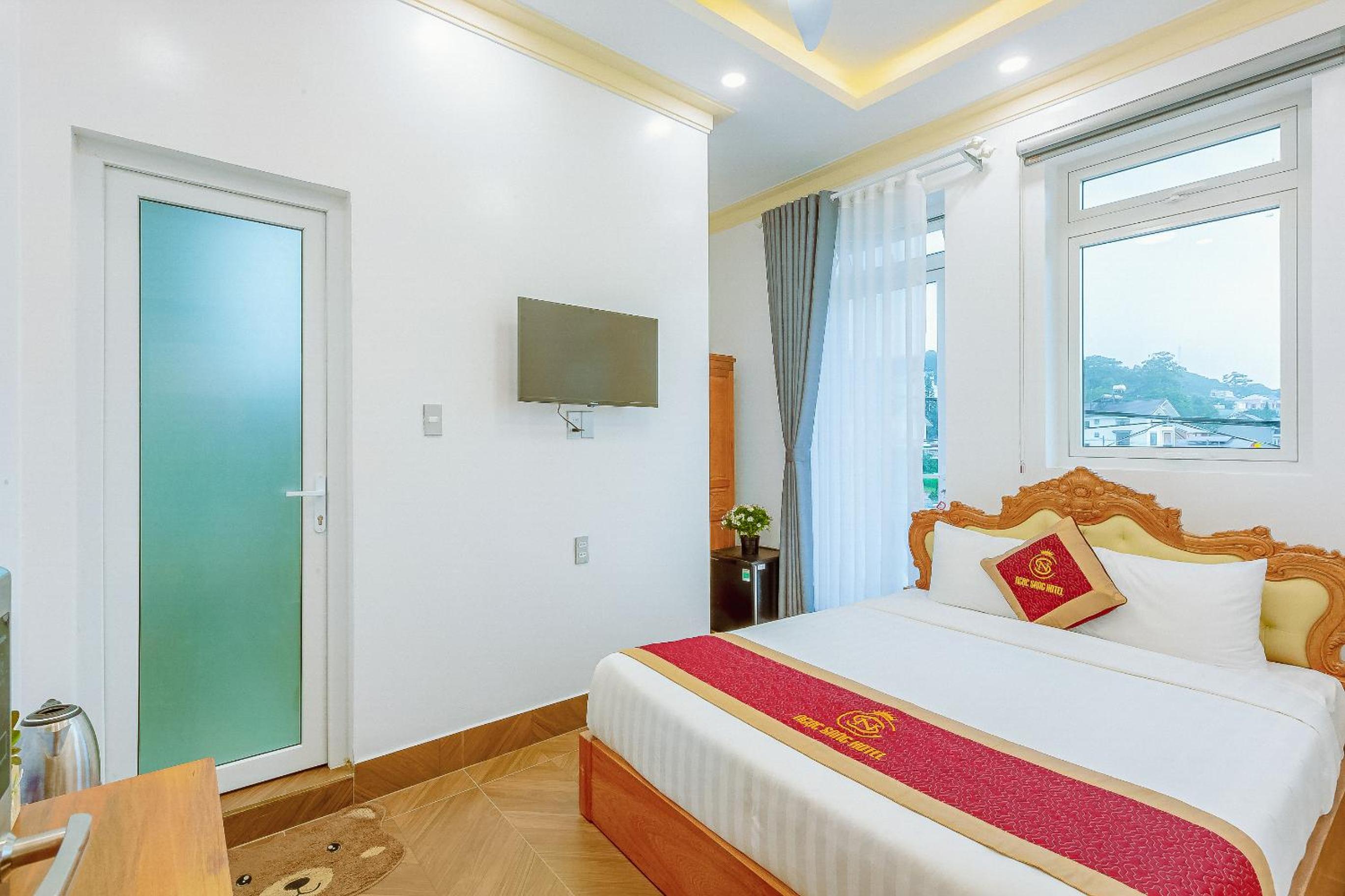 Double Room with Balcony - Photo 3