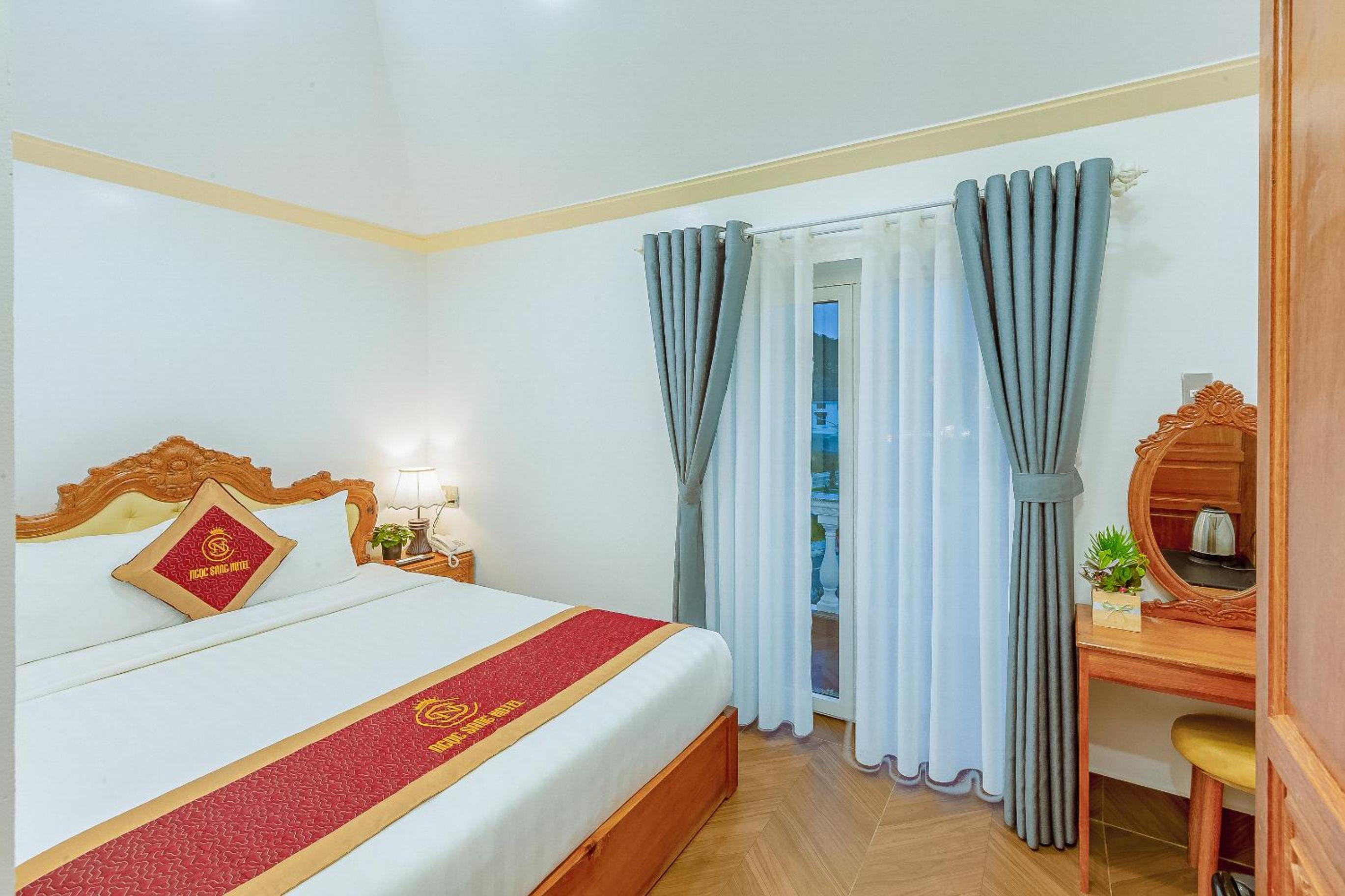 Double Room with Balcony - Photo 6