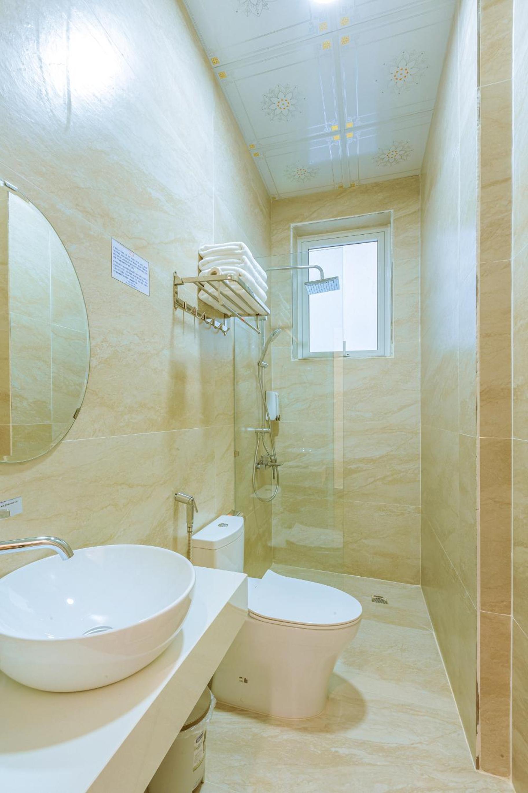 Double Room with Balcony - Photo 5