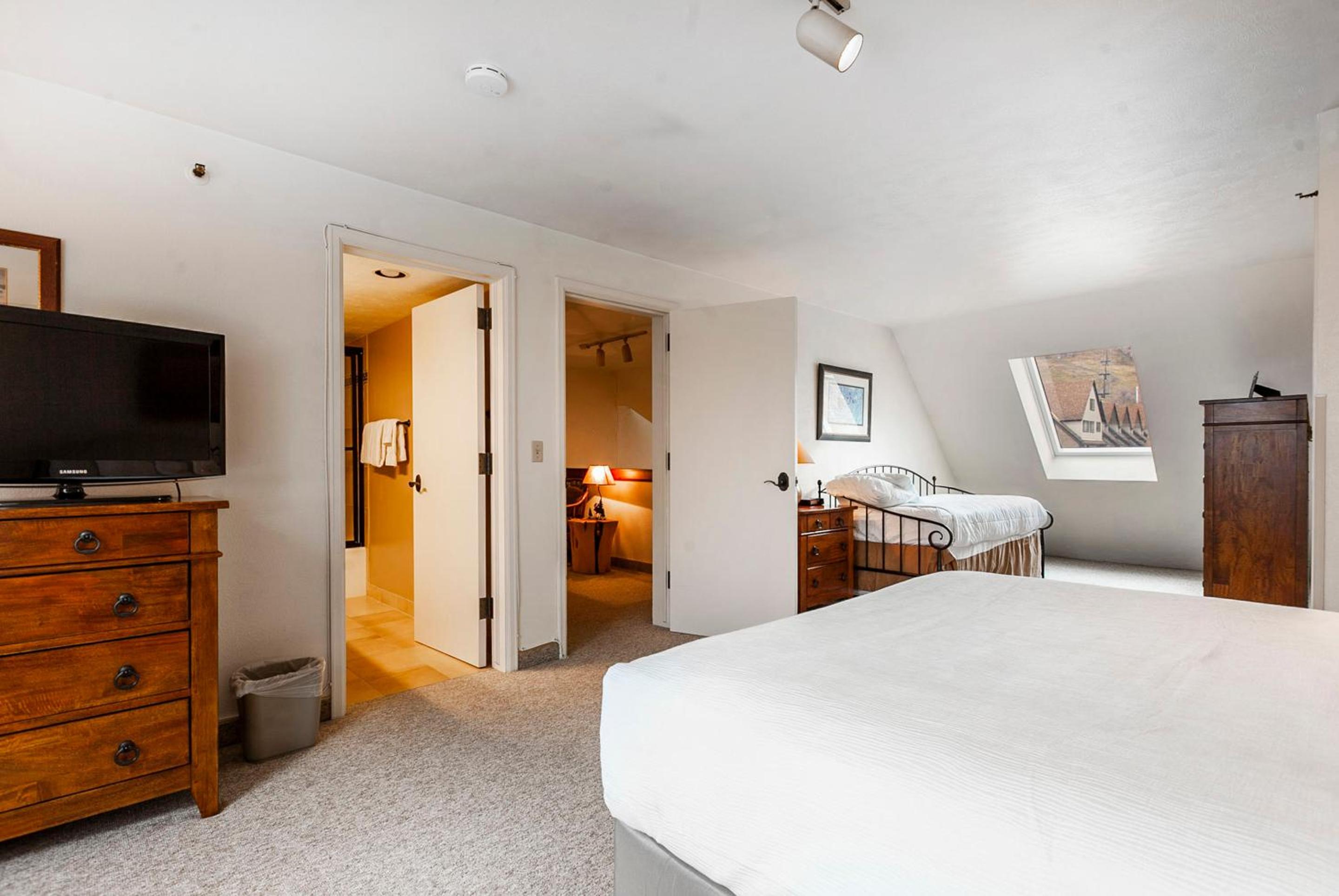 3 Bedroom Condominium B350 - Photo 6