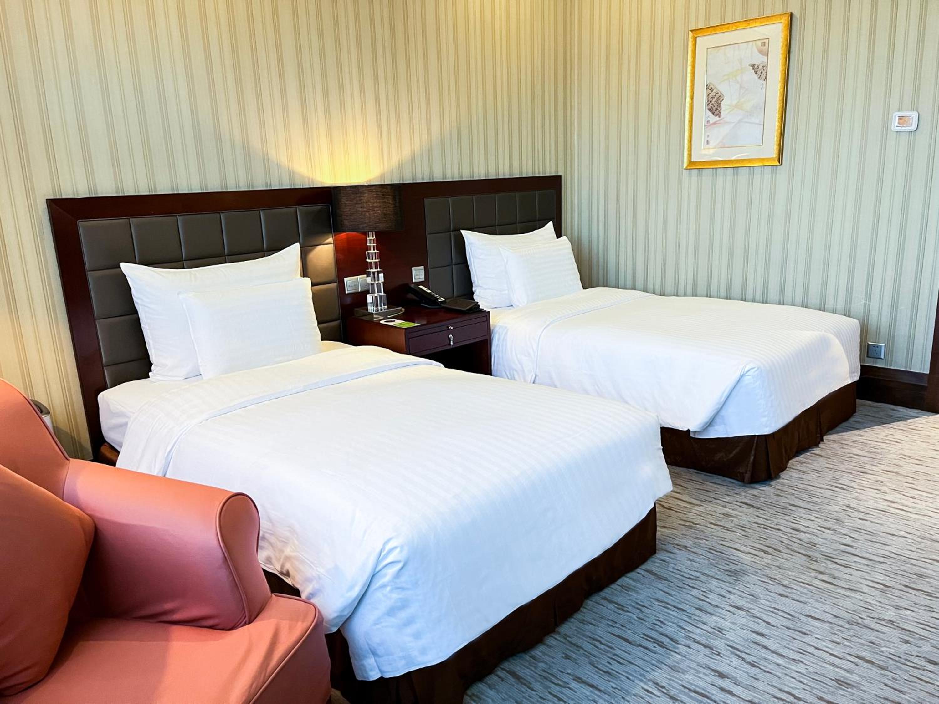Deluxe Twin Room - Photo 2