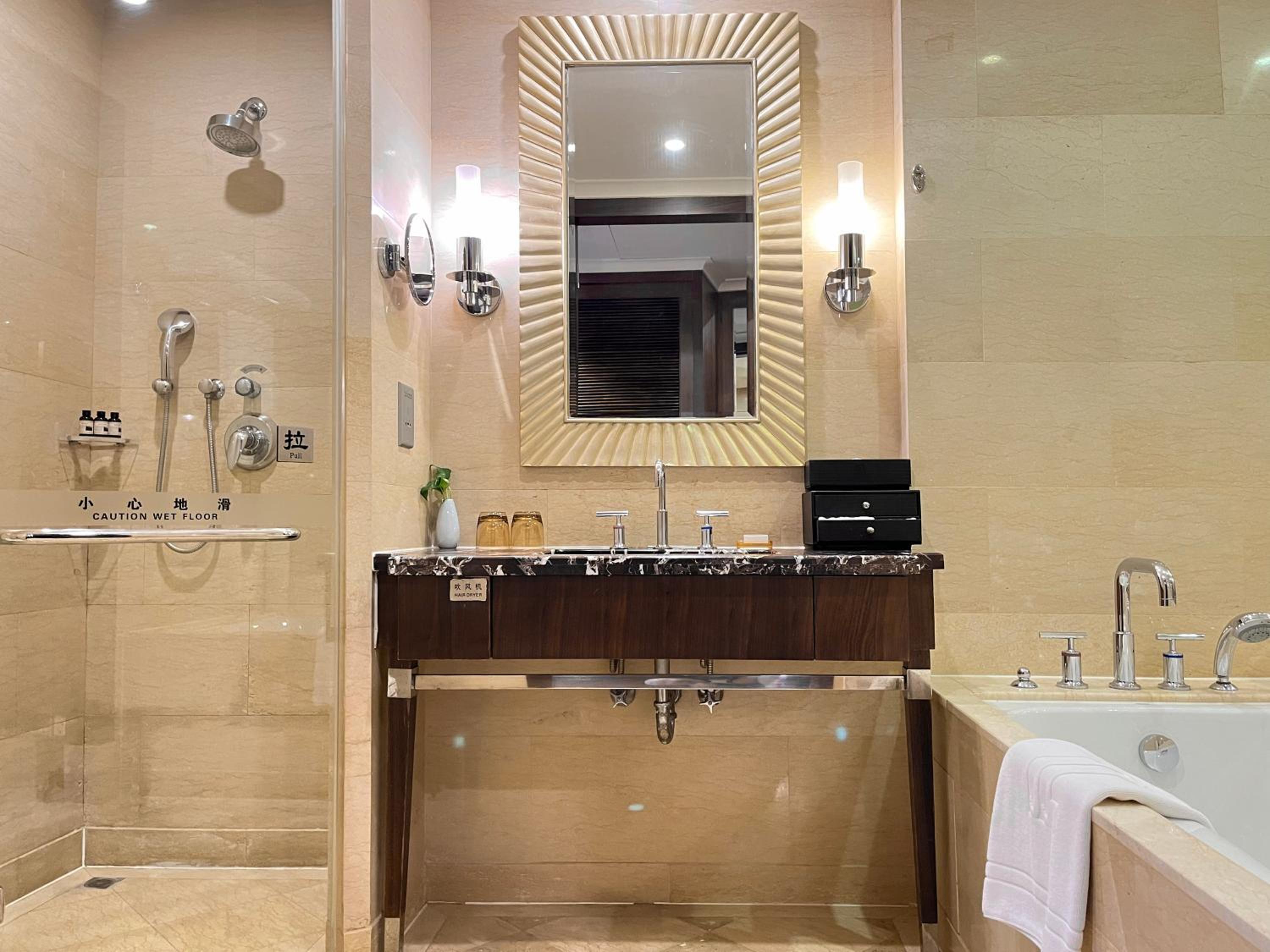 Deluxe Twin Room - Photo 3
