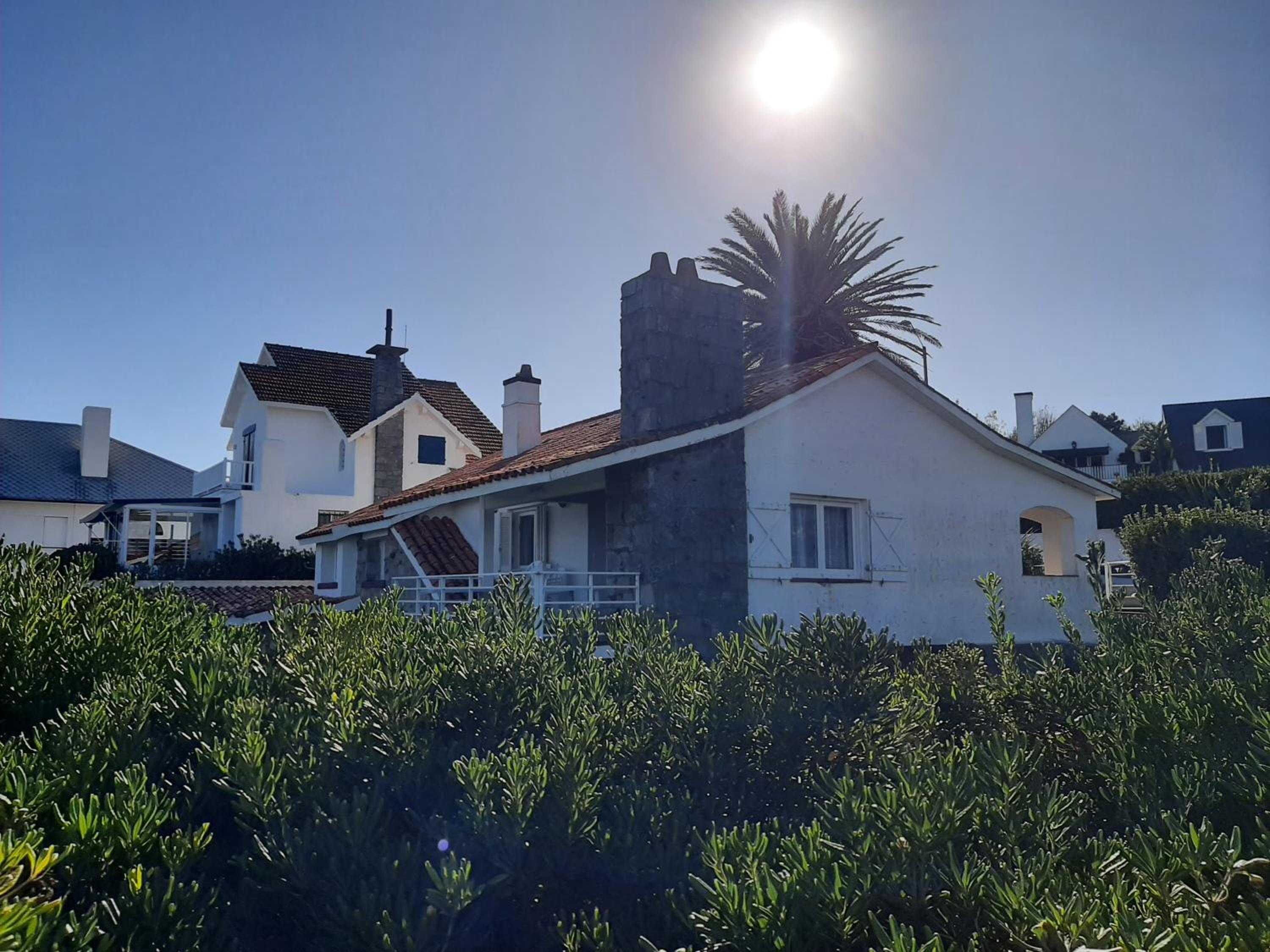 Five-Bedroom House photo 1