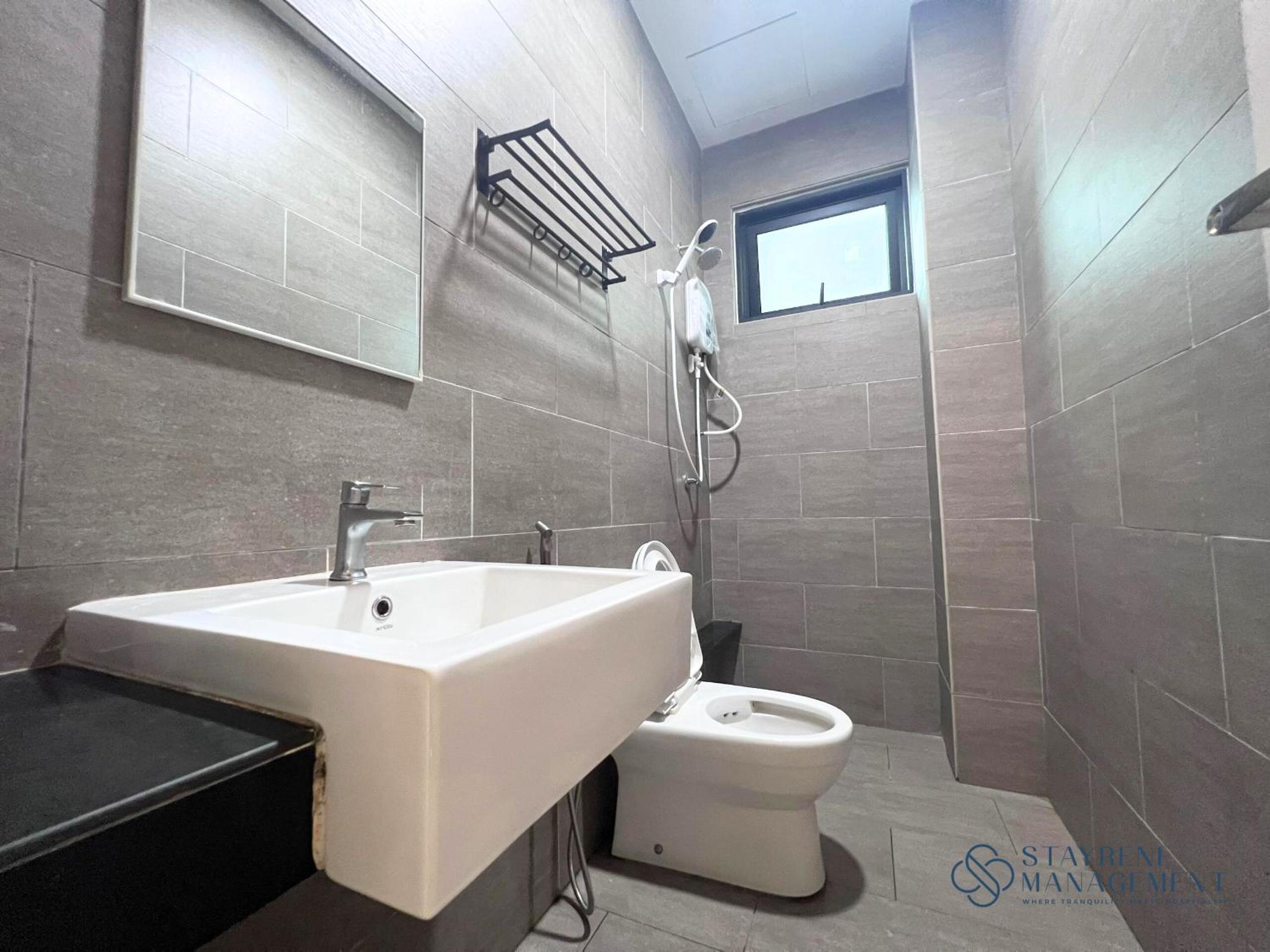 Three-Bedroom Apartment with Balcony - Photo 1