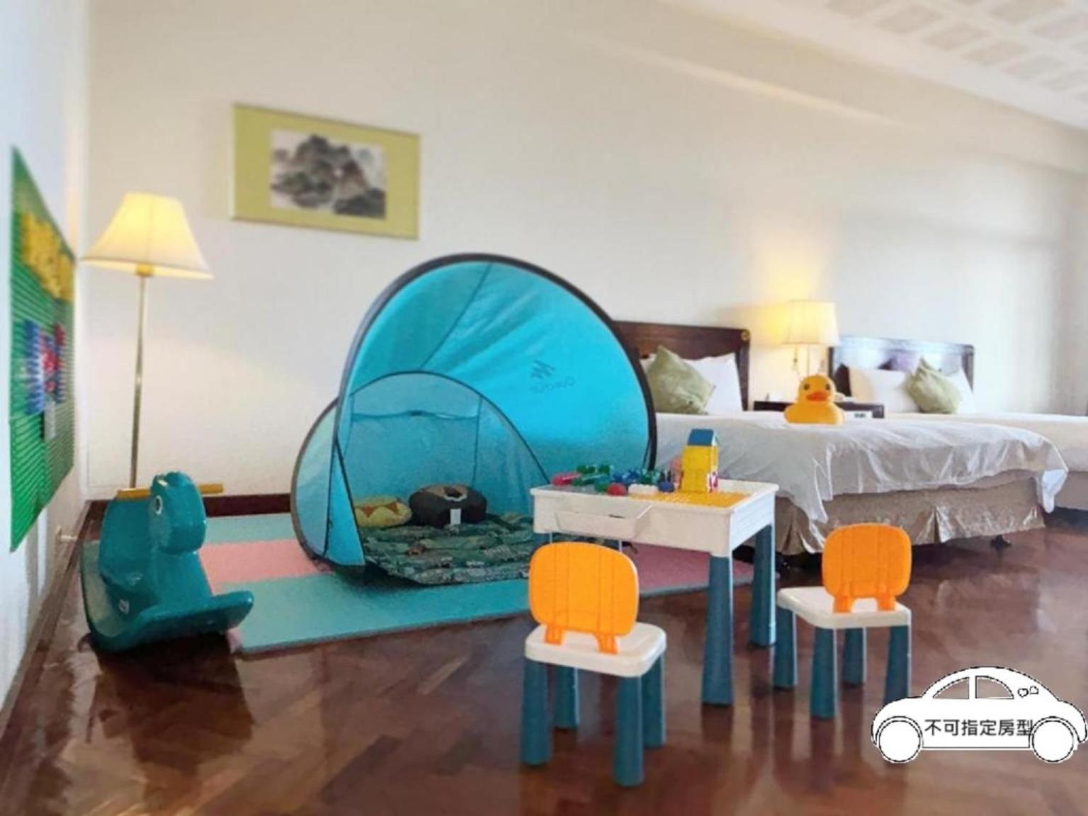 Family Room  (2 Adults + 2 Children)