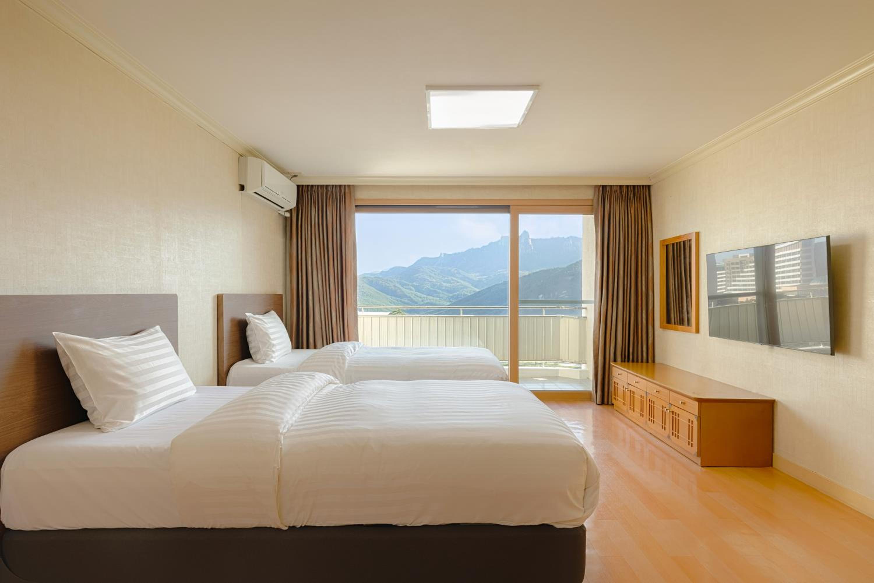 [WEST] Sono Belle Family(Kitchen/Seorak Mountain View/Bed) - Bed Type Randomly Assigned