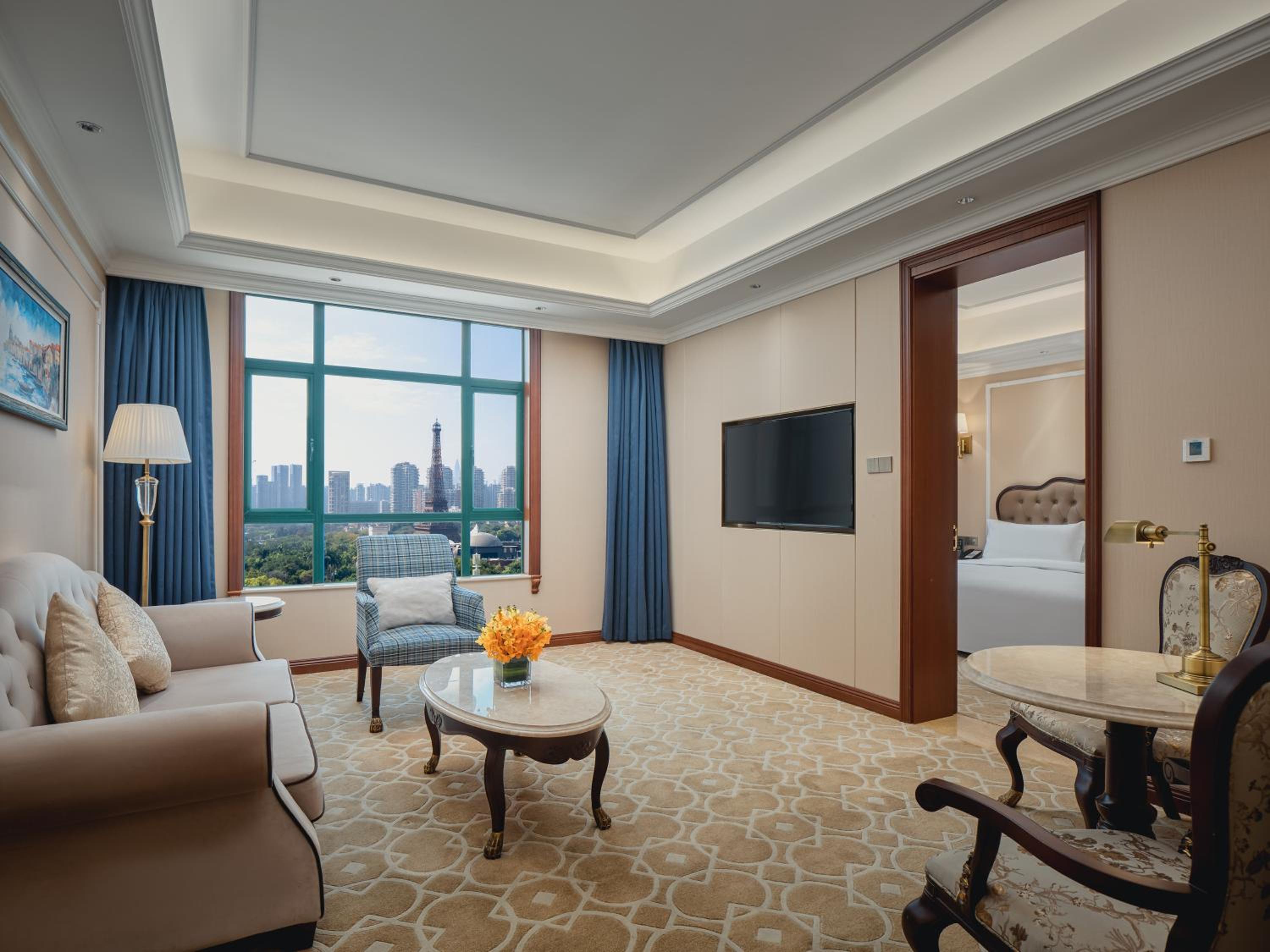 One-Bedroom King Suite thumbnail 6