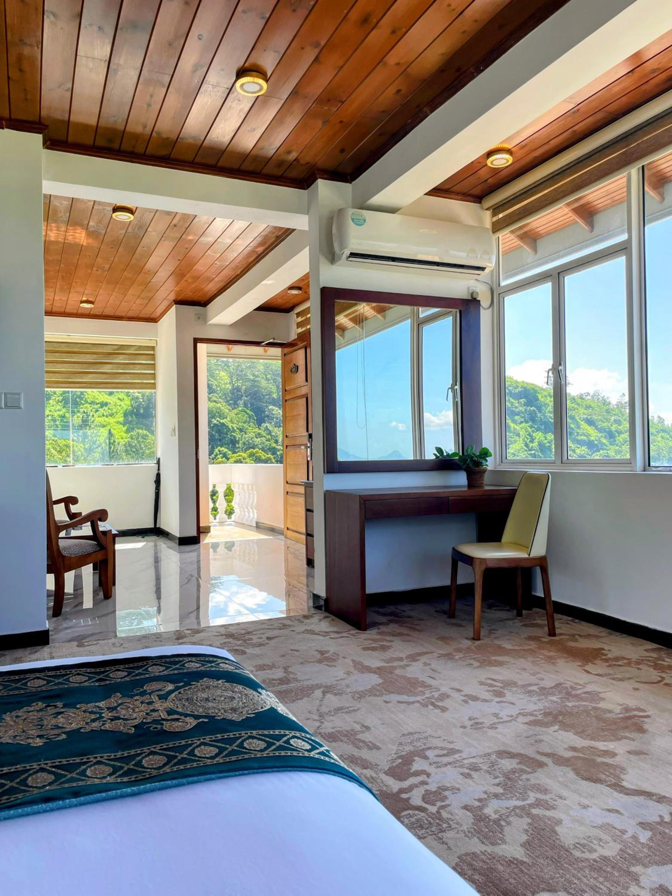 Suite with Mountain View photo 1
