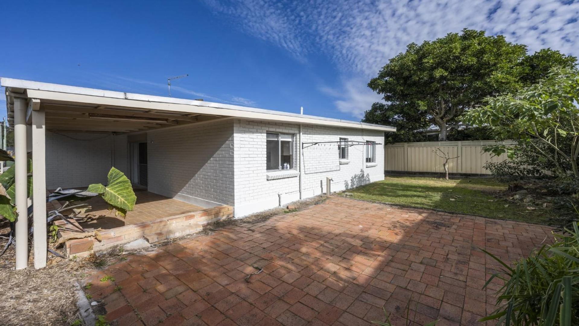 Three-Bedroom House photo 2