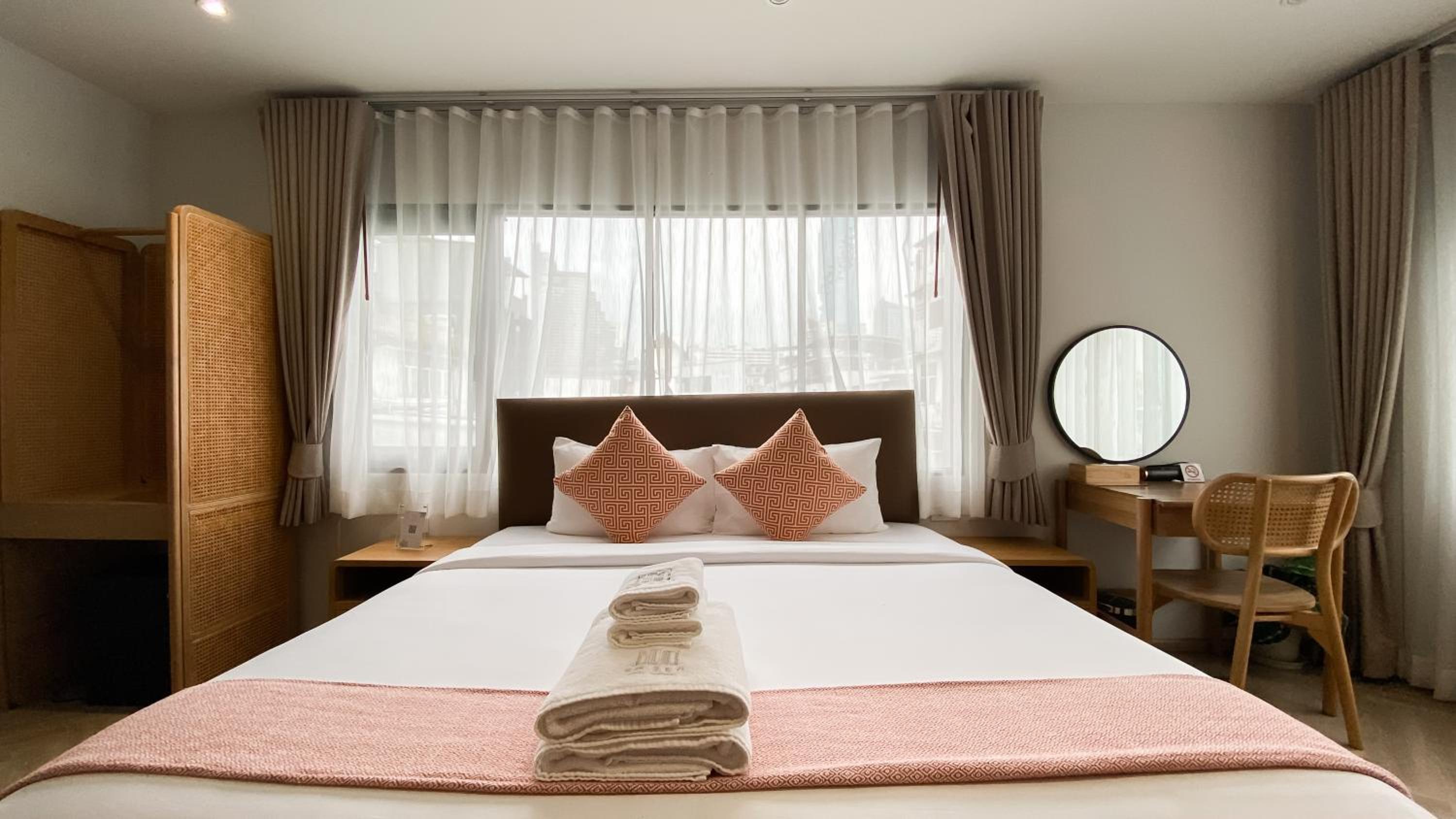 Deluxe Queen Room