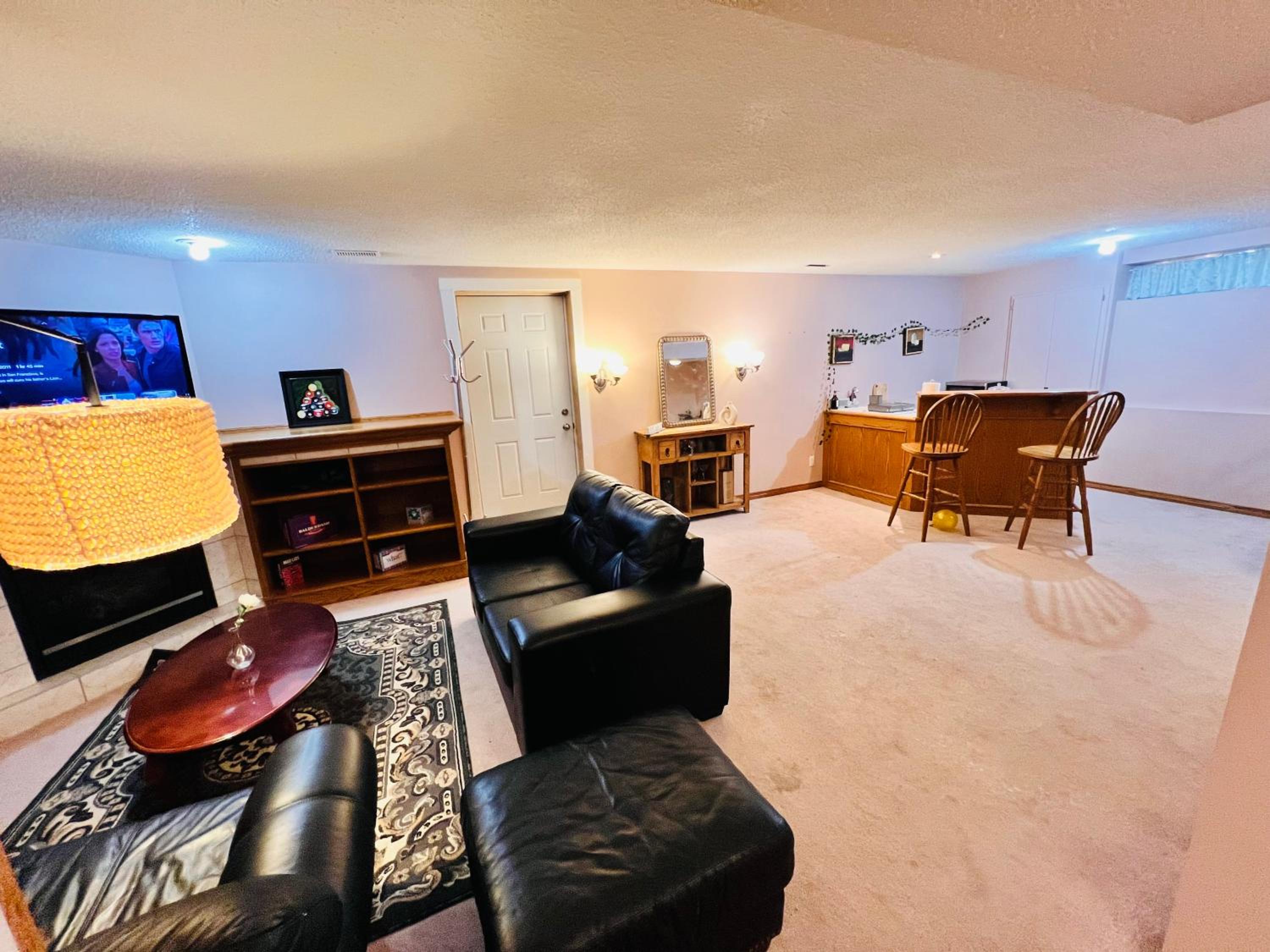 Queen Room photo 2