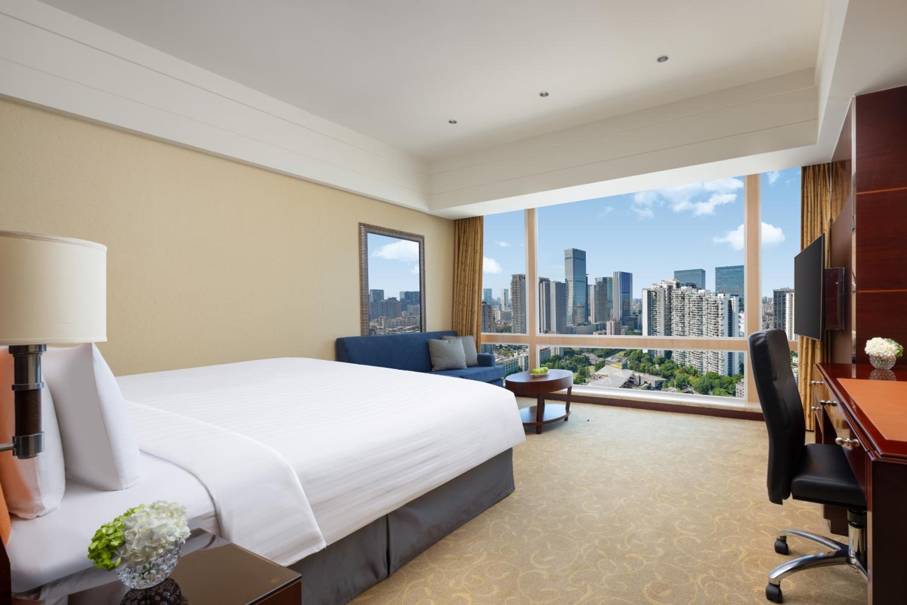Deluxe Double Room with City View - Photo 2