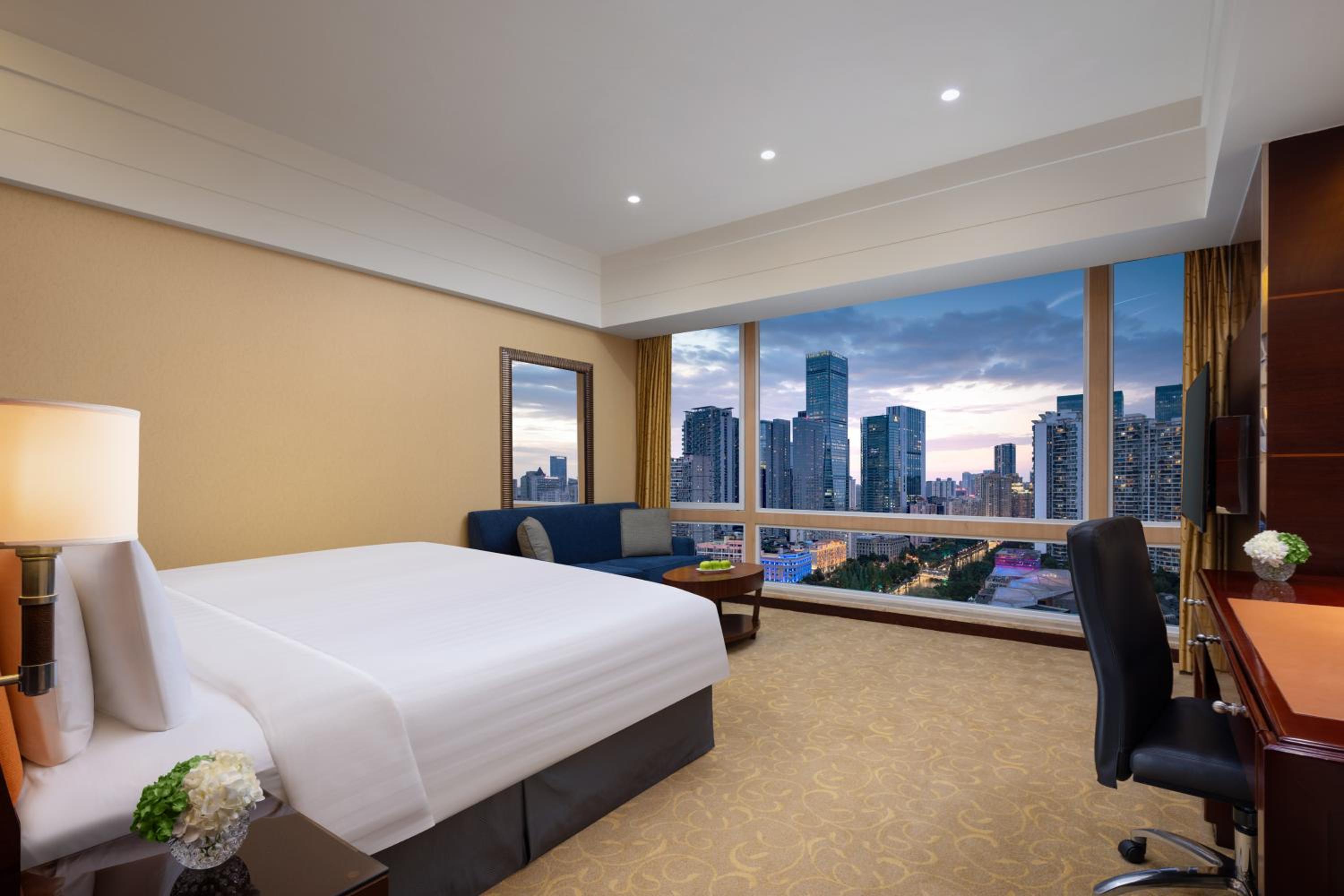 Deluxe Double Room with City View - Photo 4