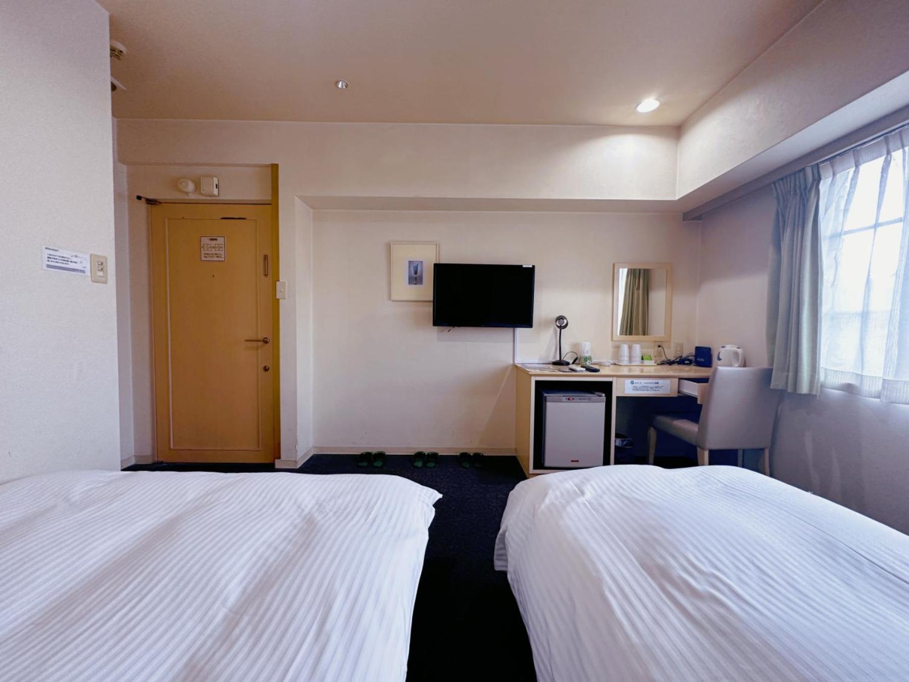 Twin Room - Smoking - Photo 3