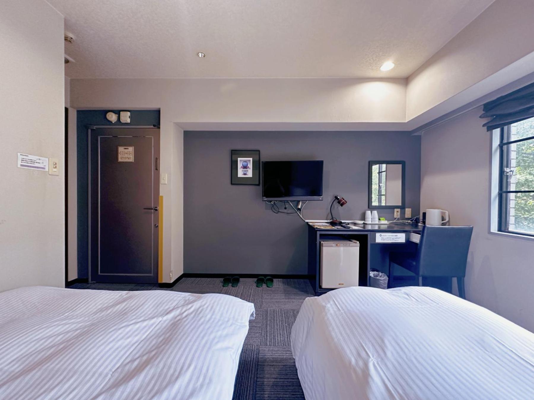 Twin Room - Smoking - Photo 6