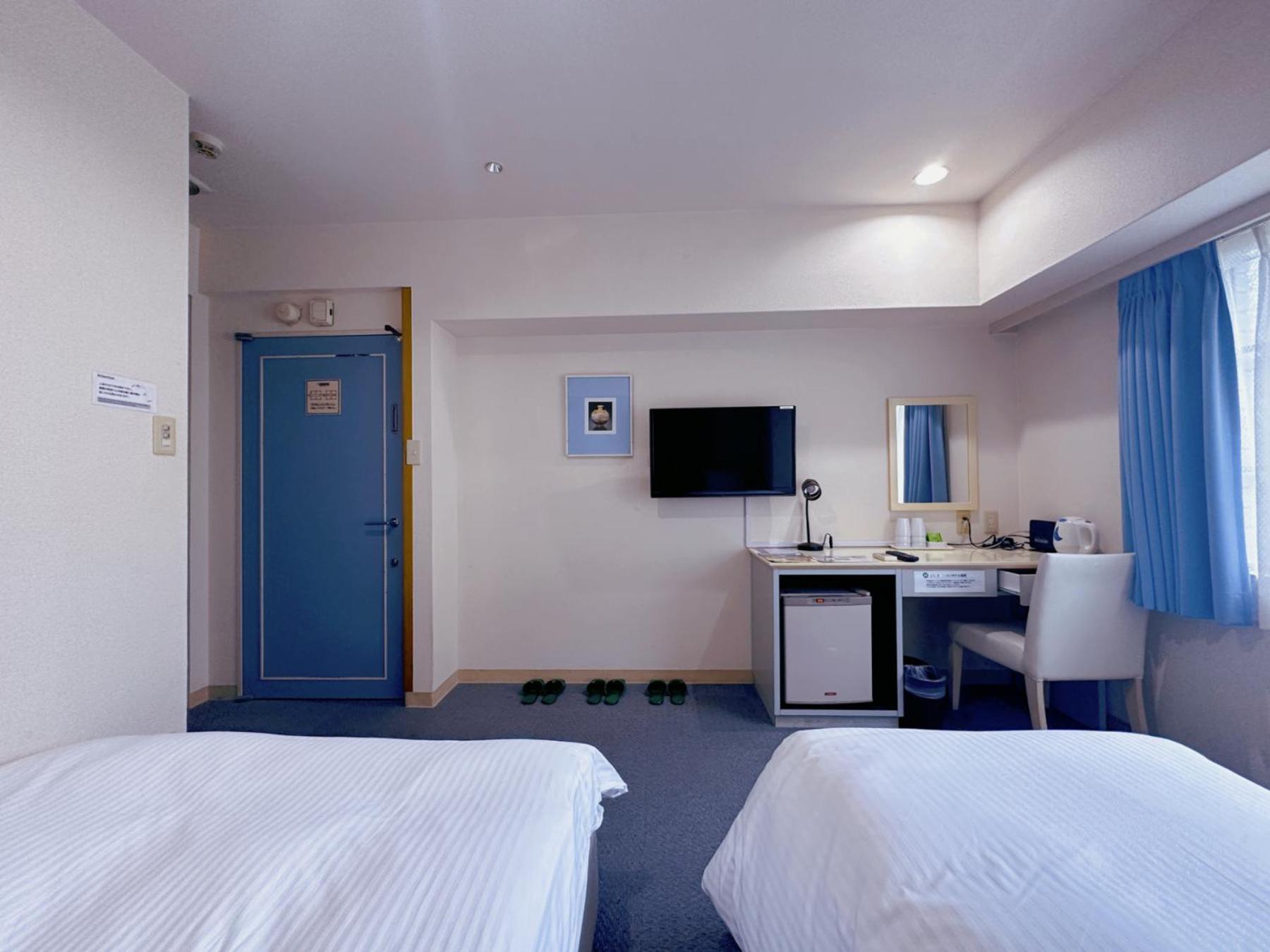 Twin Room - Non-Smoking - Photo 9