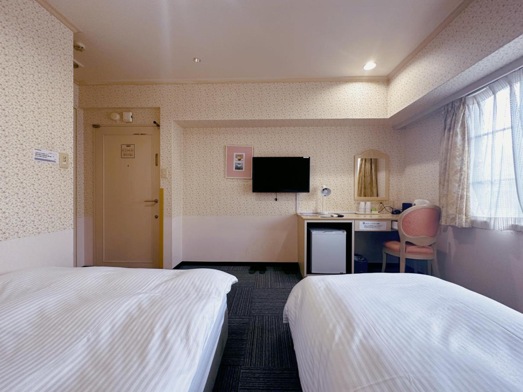 Twin Room - Non-Smoking - Photo 6
