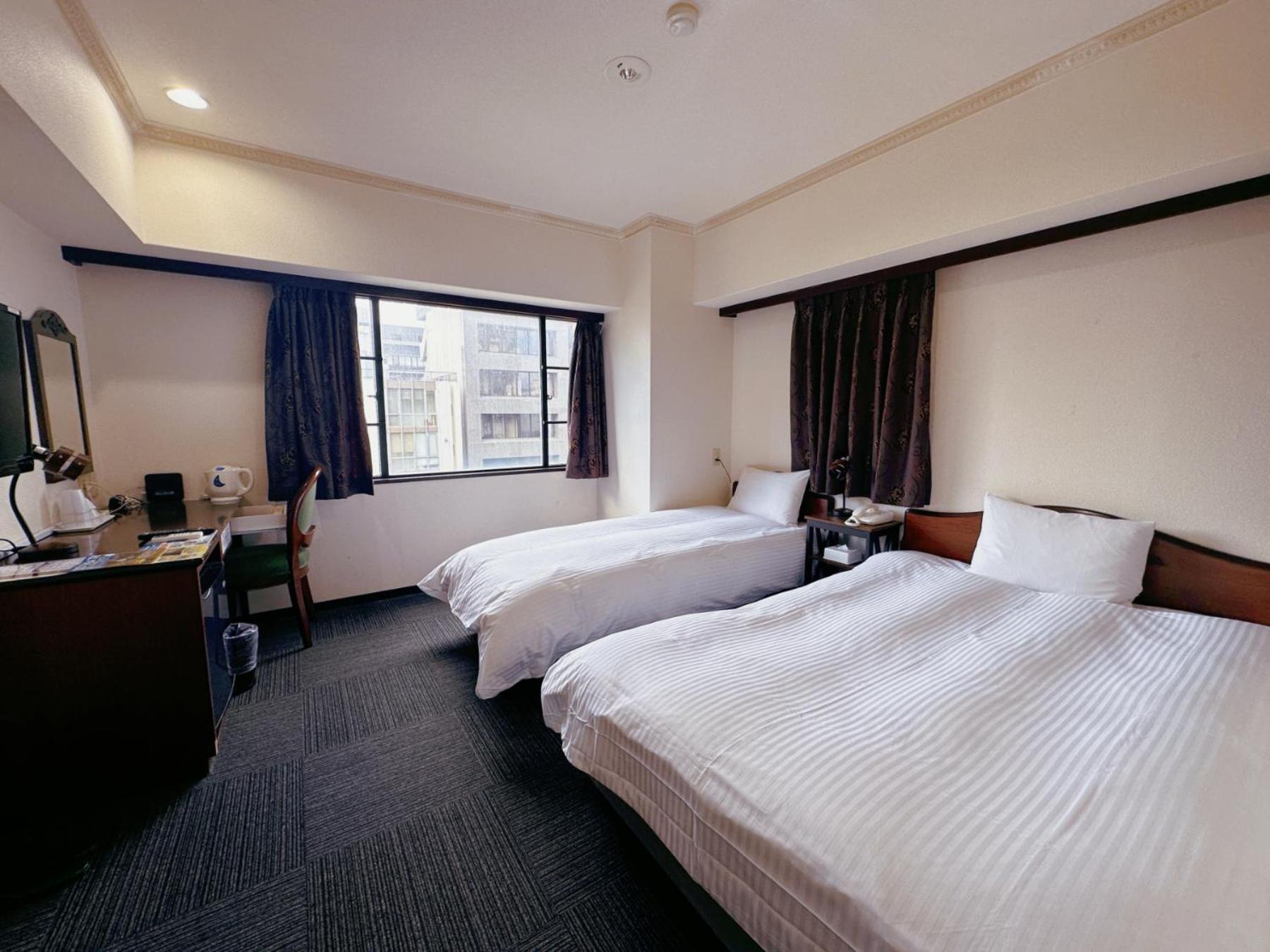 Twin Room - Non-Smoking - Photo 5