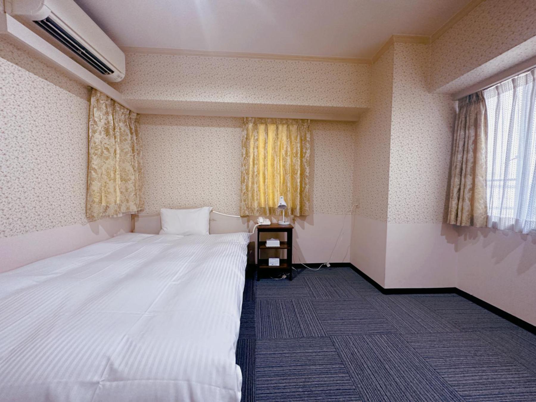 Single Room - Non-Smoking - Photo 9