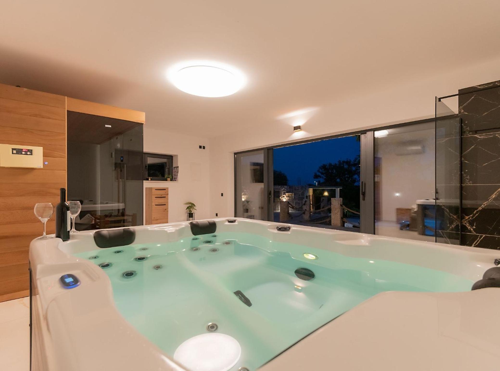 Six Bedroom photo 3