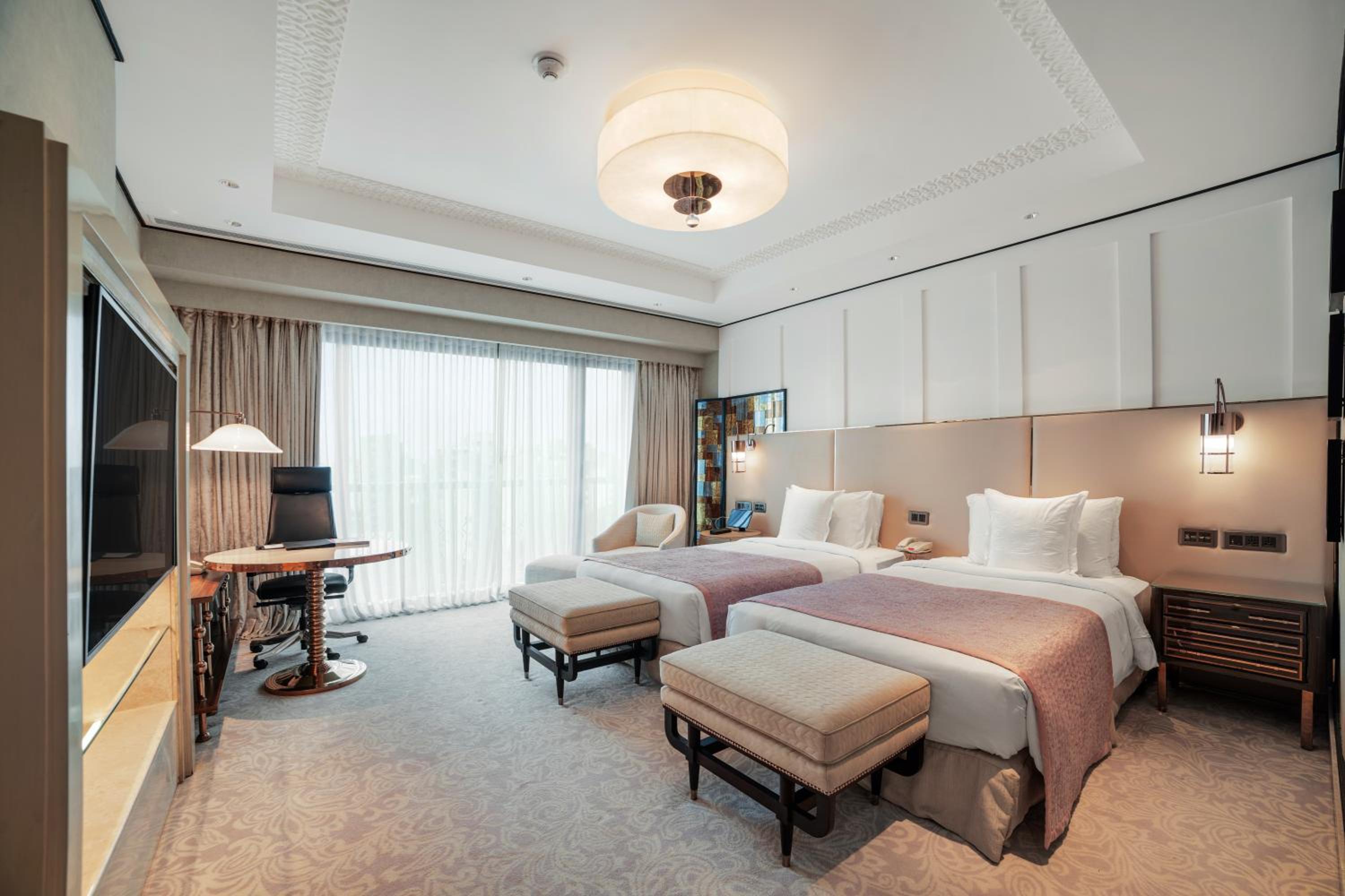 Executive Club Twin Room with City View - Photo 4