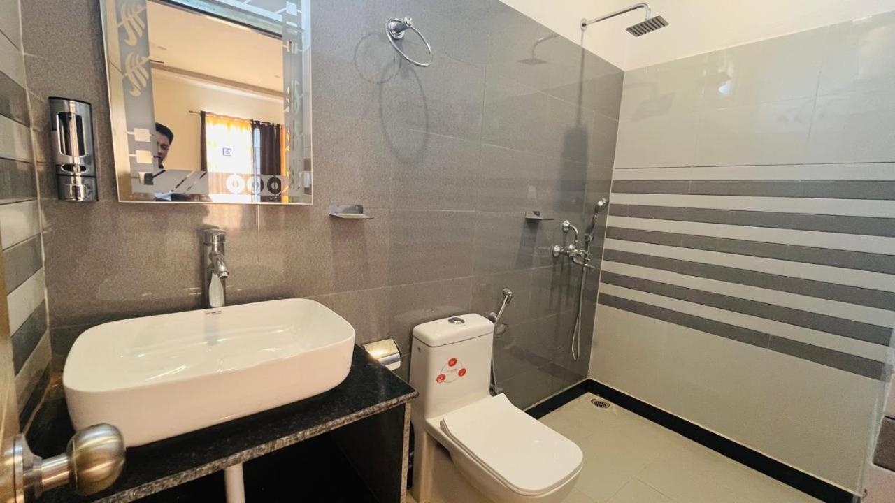 Family Room With Balcony photo 2