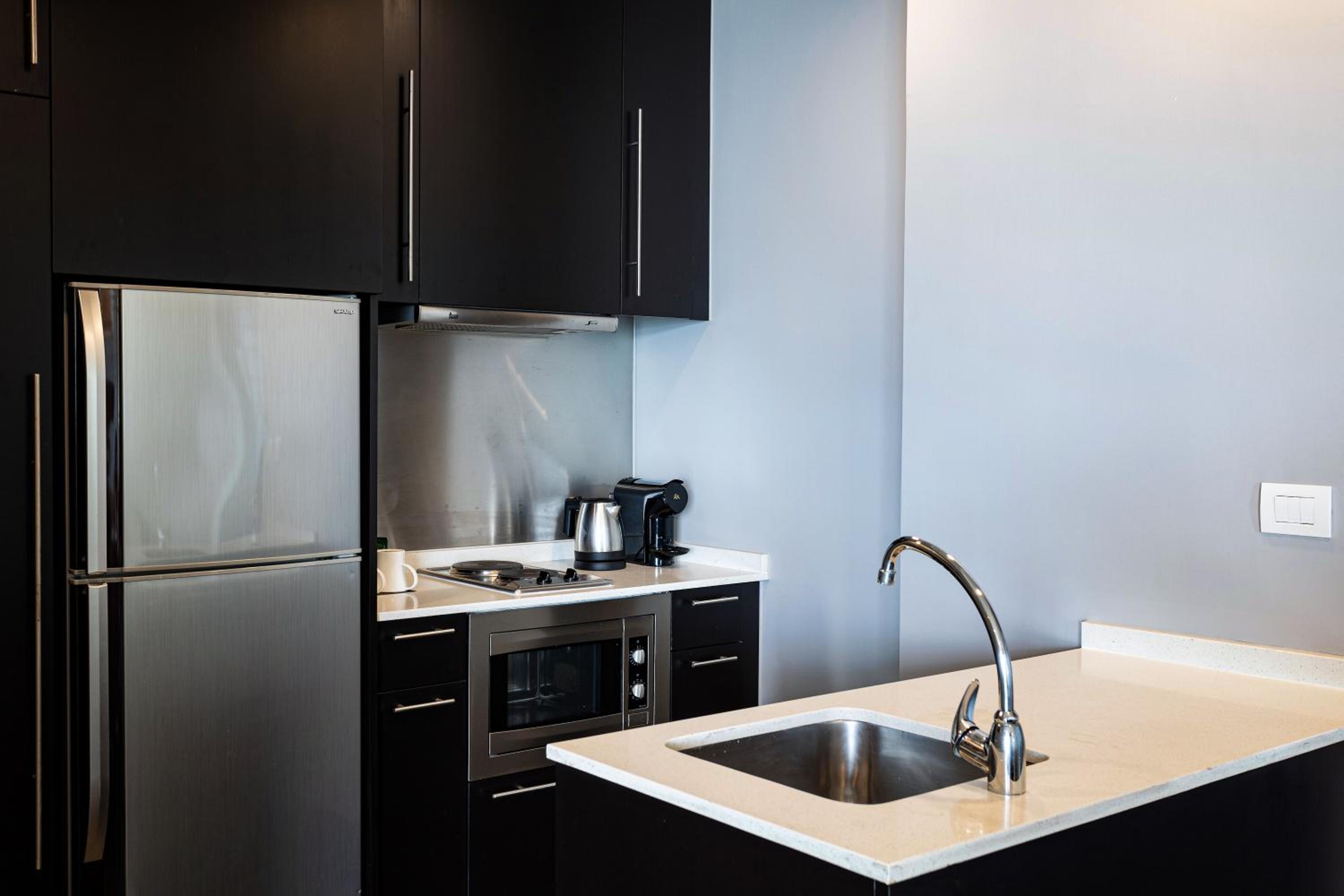 One-Bedroom Suite King with City View thumbnail 6