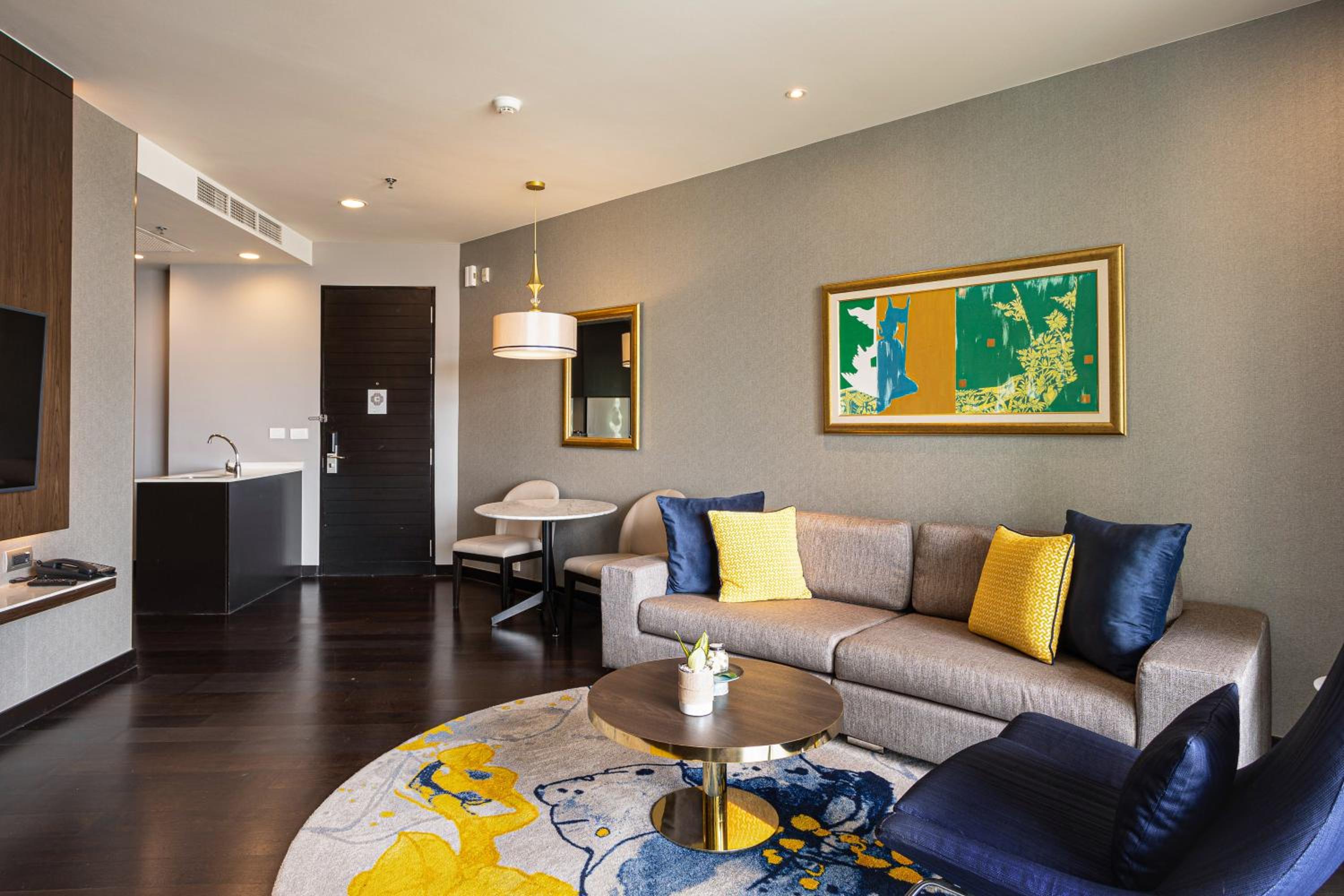 One-Bedroom Suite King with City View