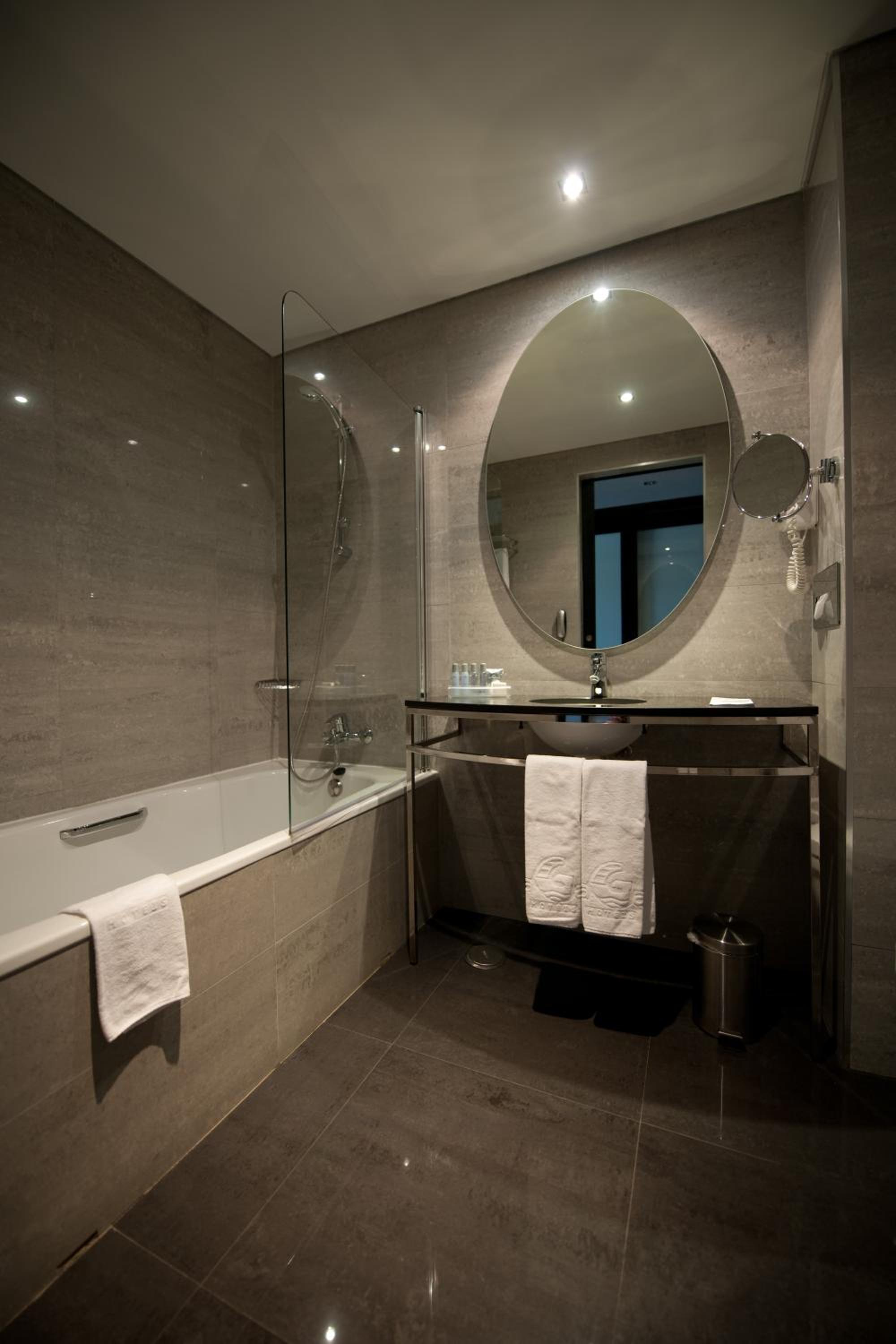 Twin Room - Photo 3