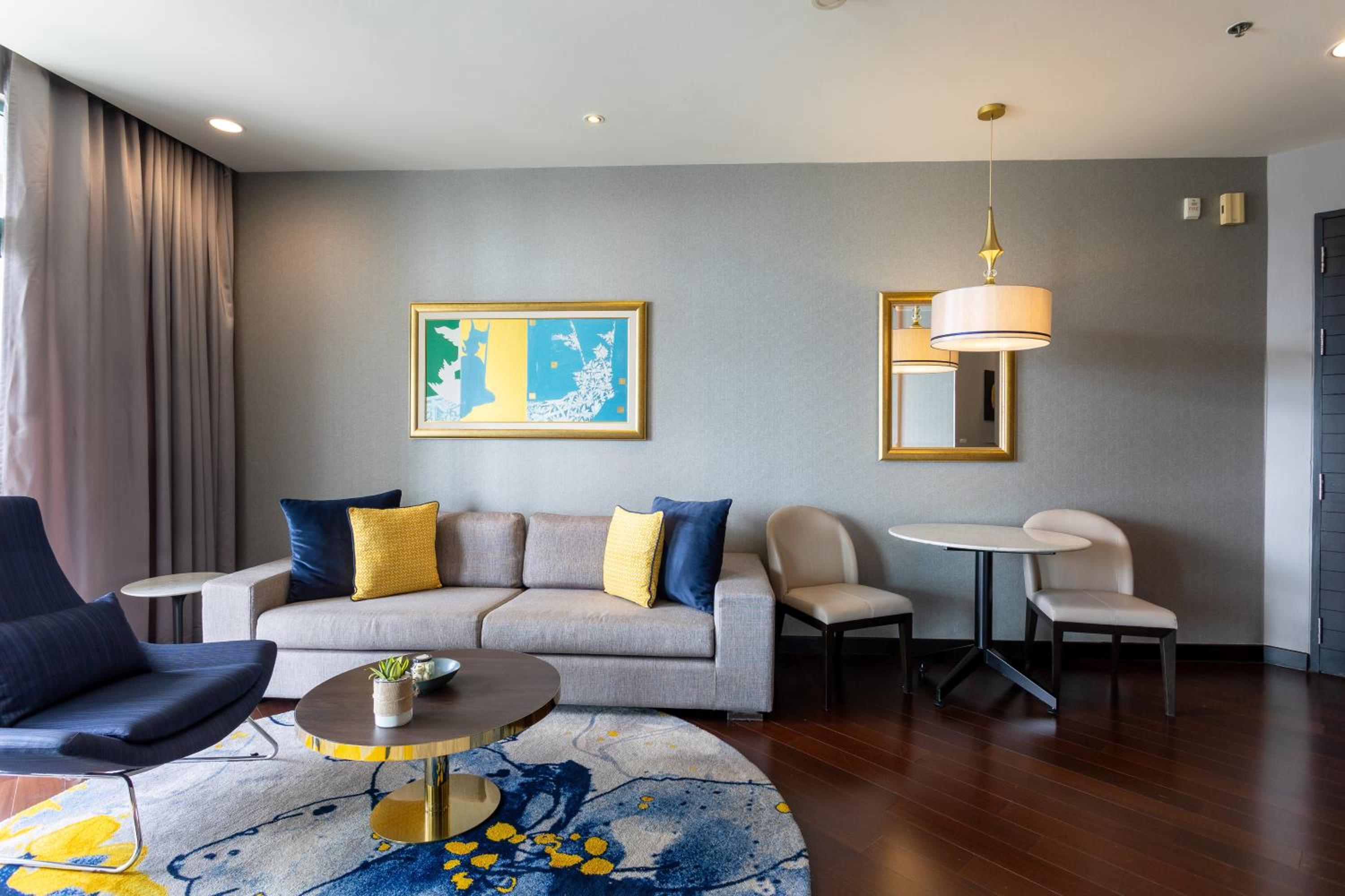 One-Bedroom Suite King with River View