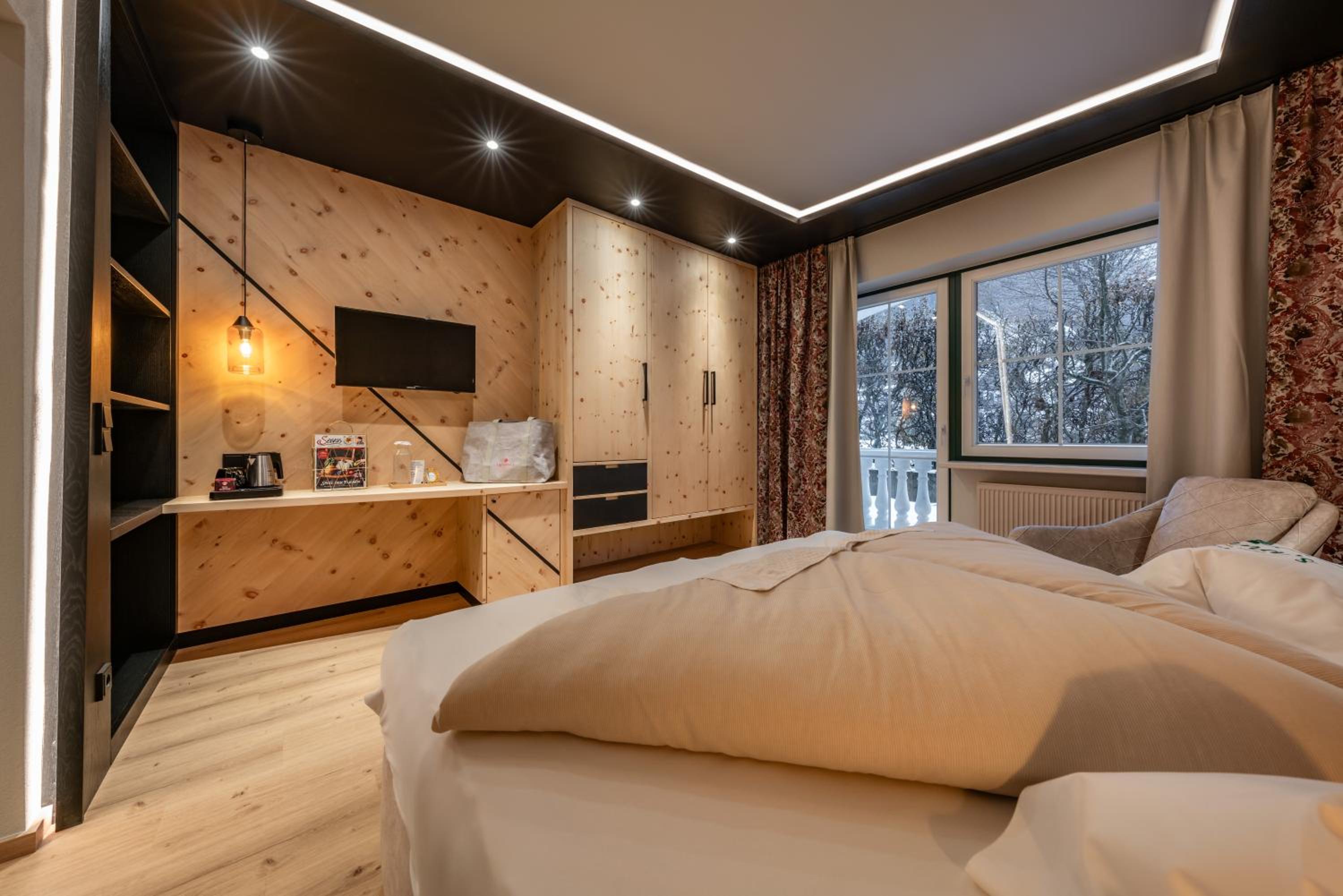 Deluxe Double Room - Photo 11