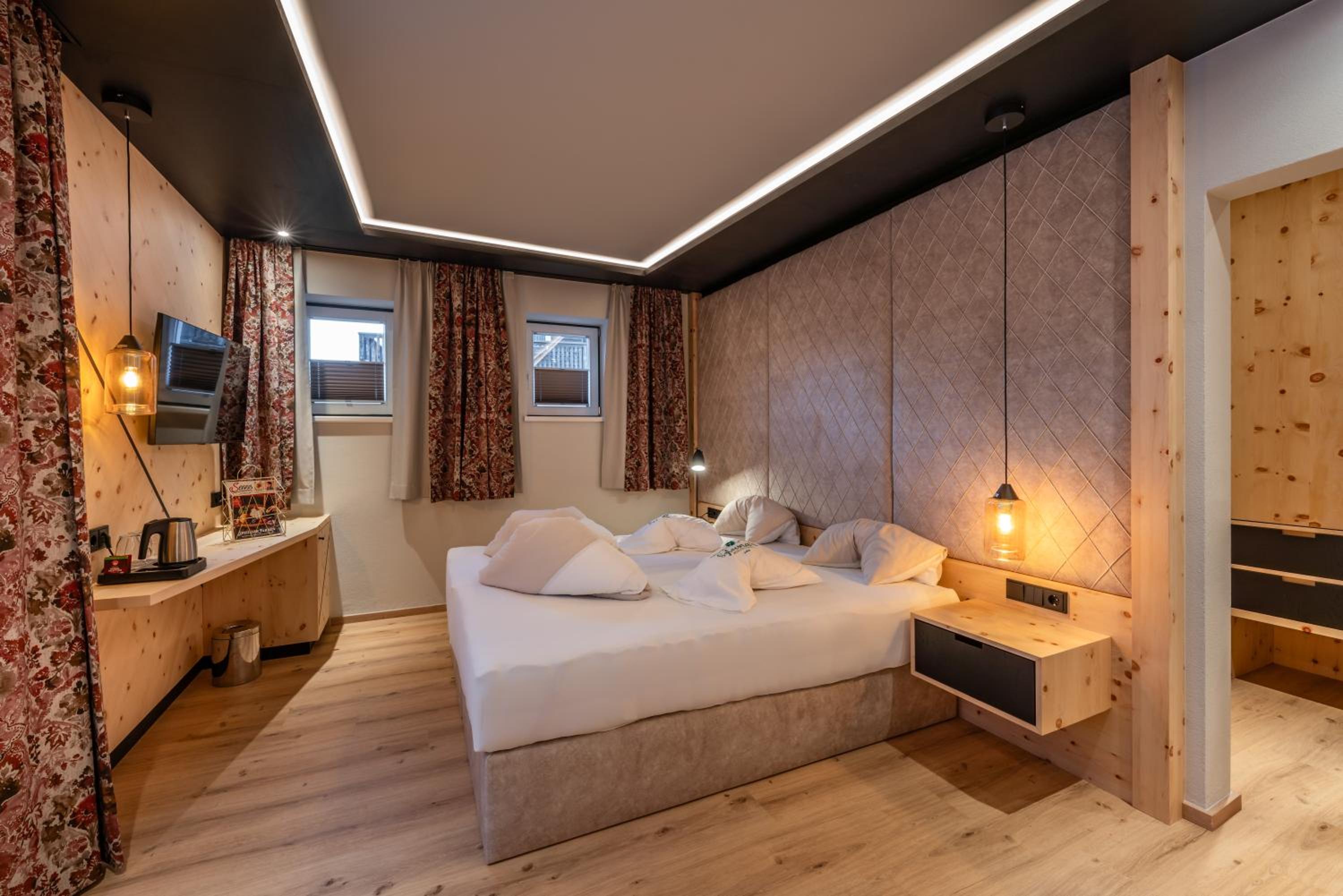 Deluxe Double Room - Photo 14