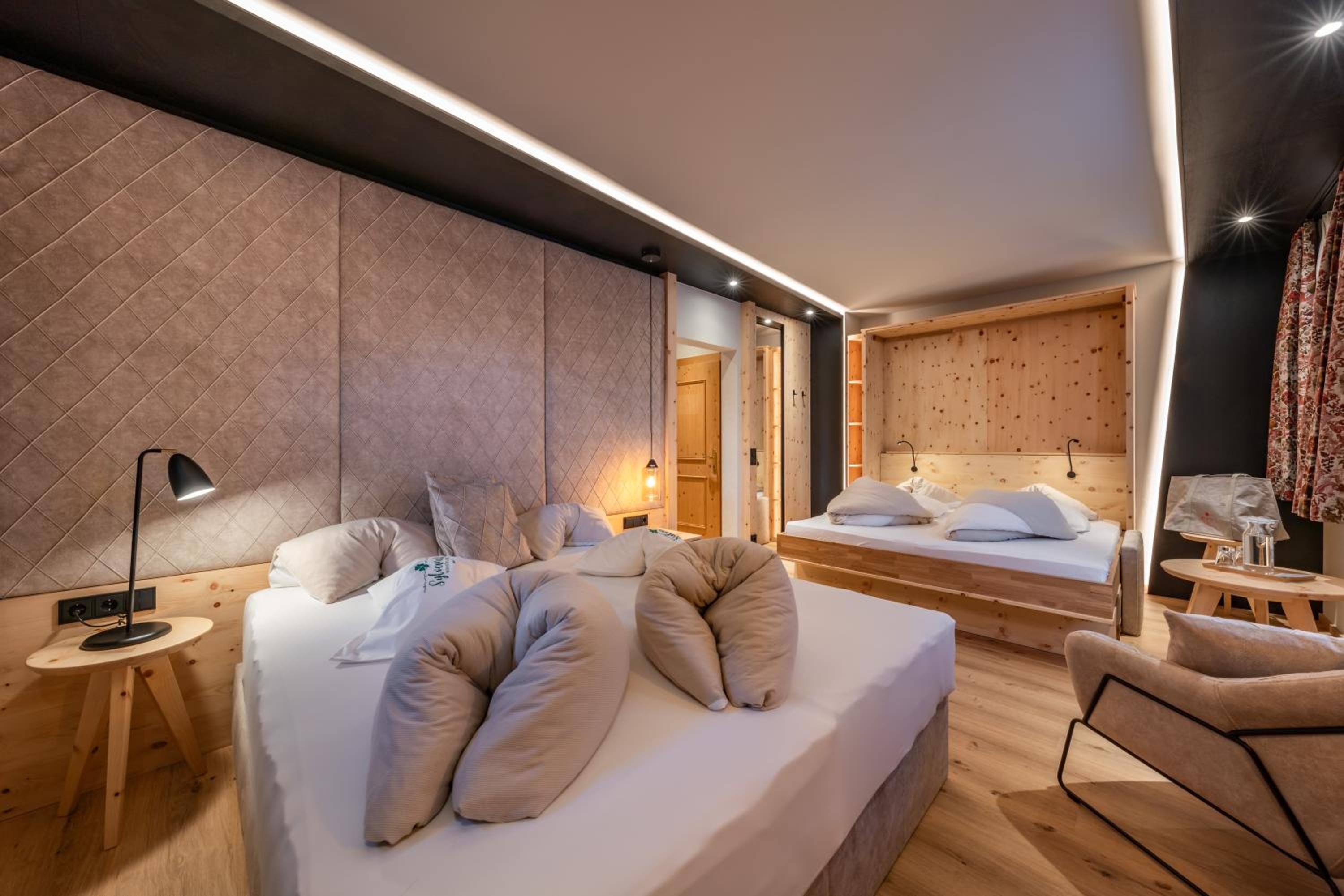 Deluxe Double Room - Photo 17