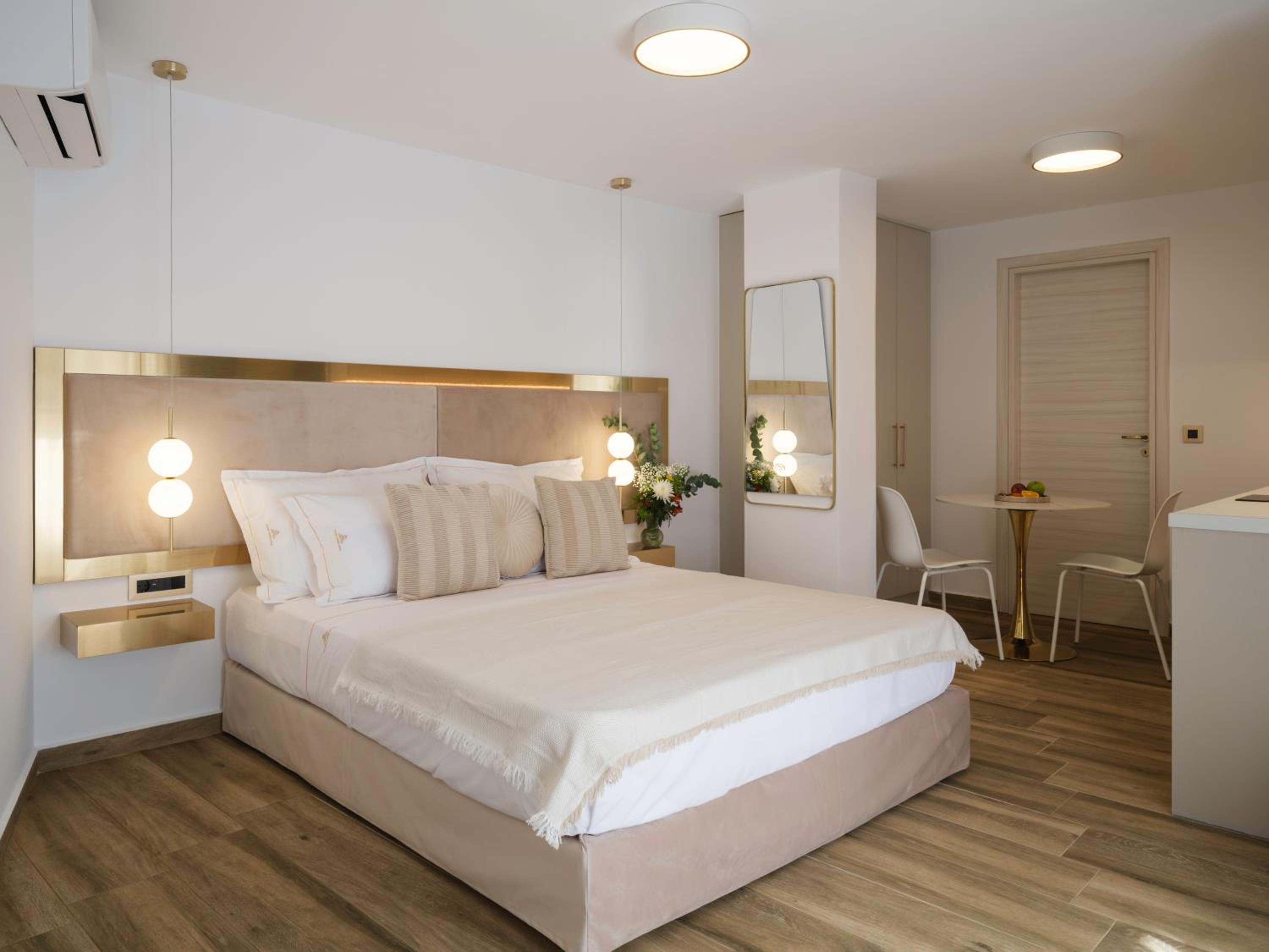 Junior Suite with Street View photo 1