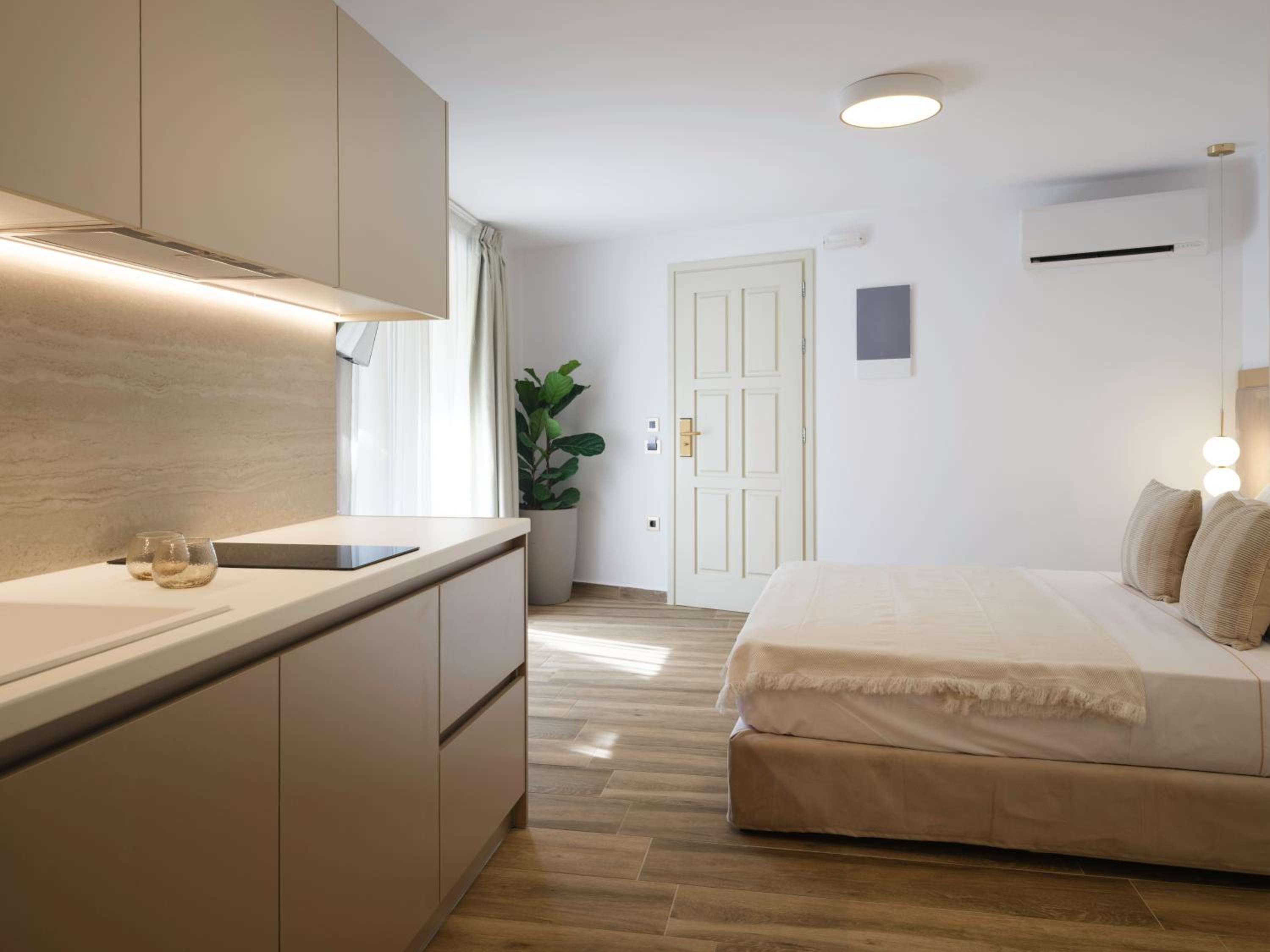 Junior Suite with Street View photo 2