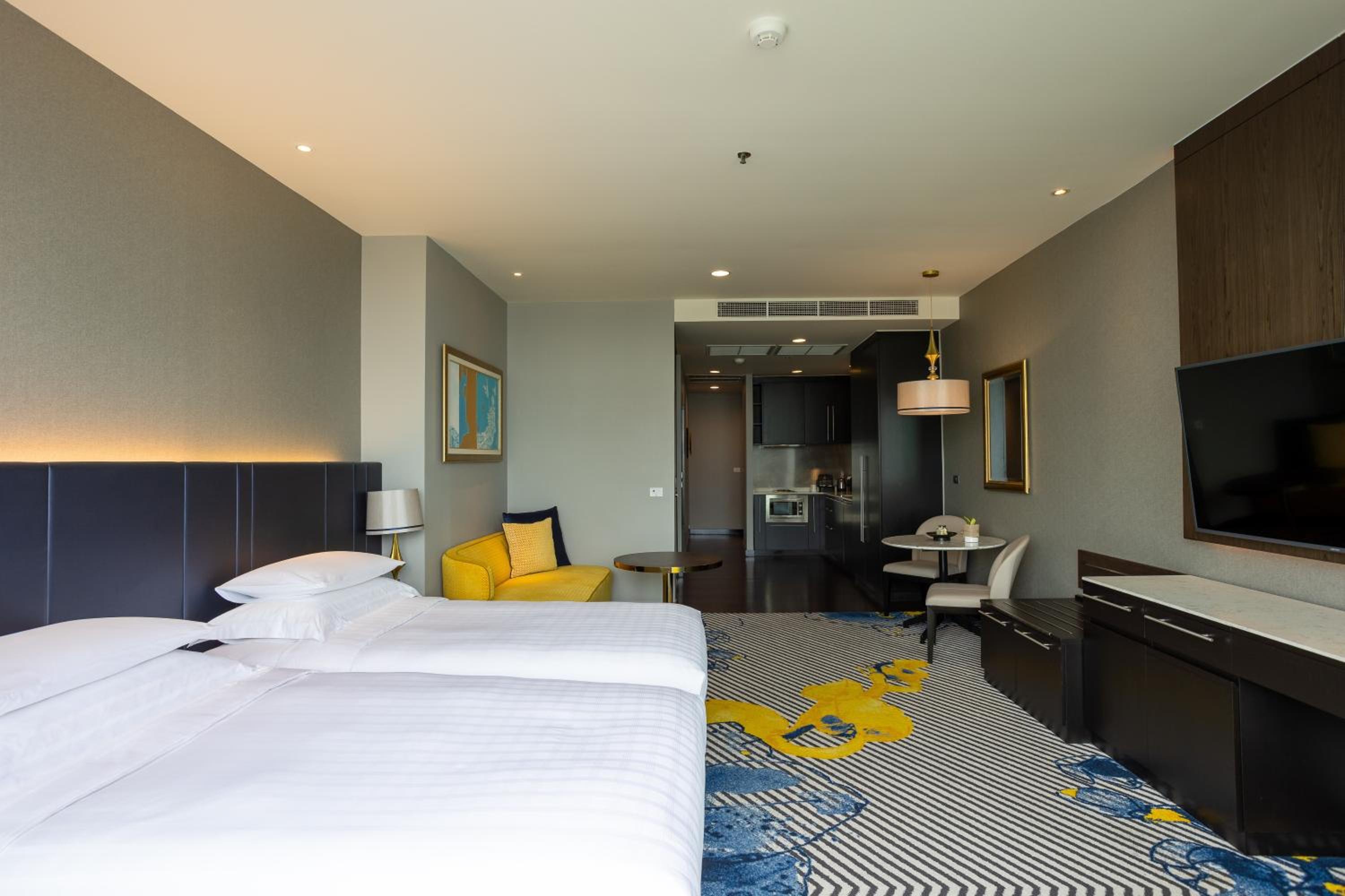 Grand Deluxe Room Twin with River View thumbnail 6