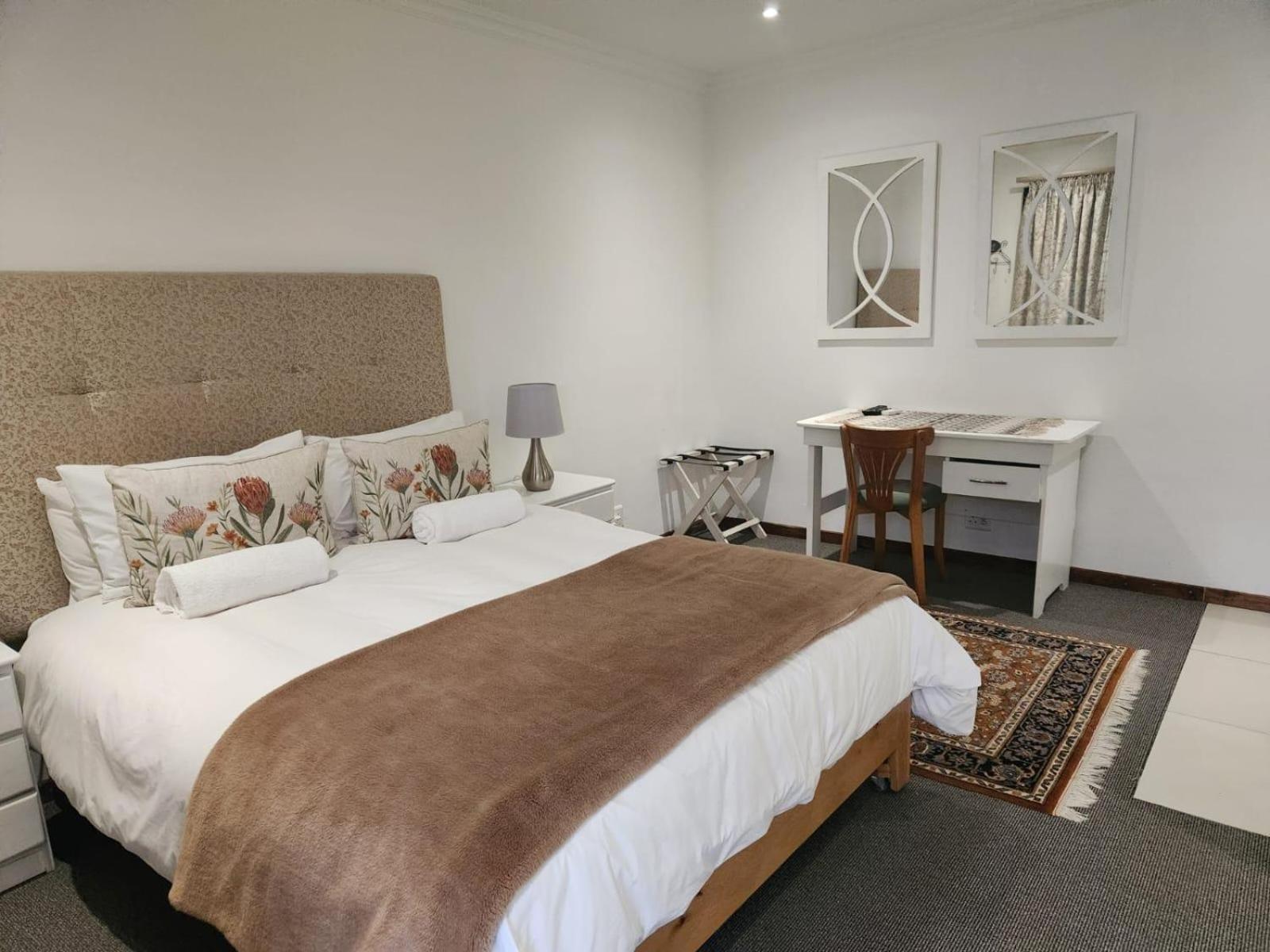 Queen Room photo 2