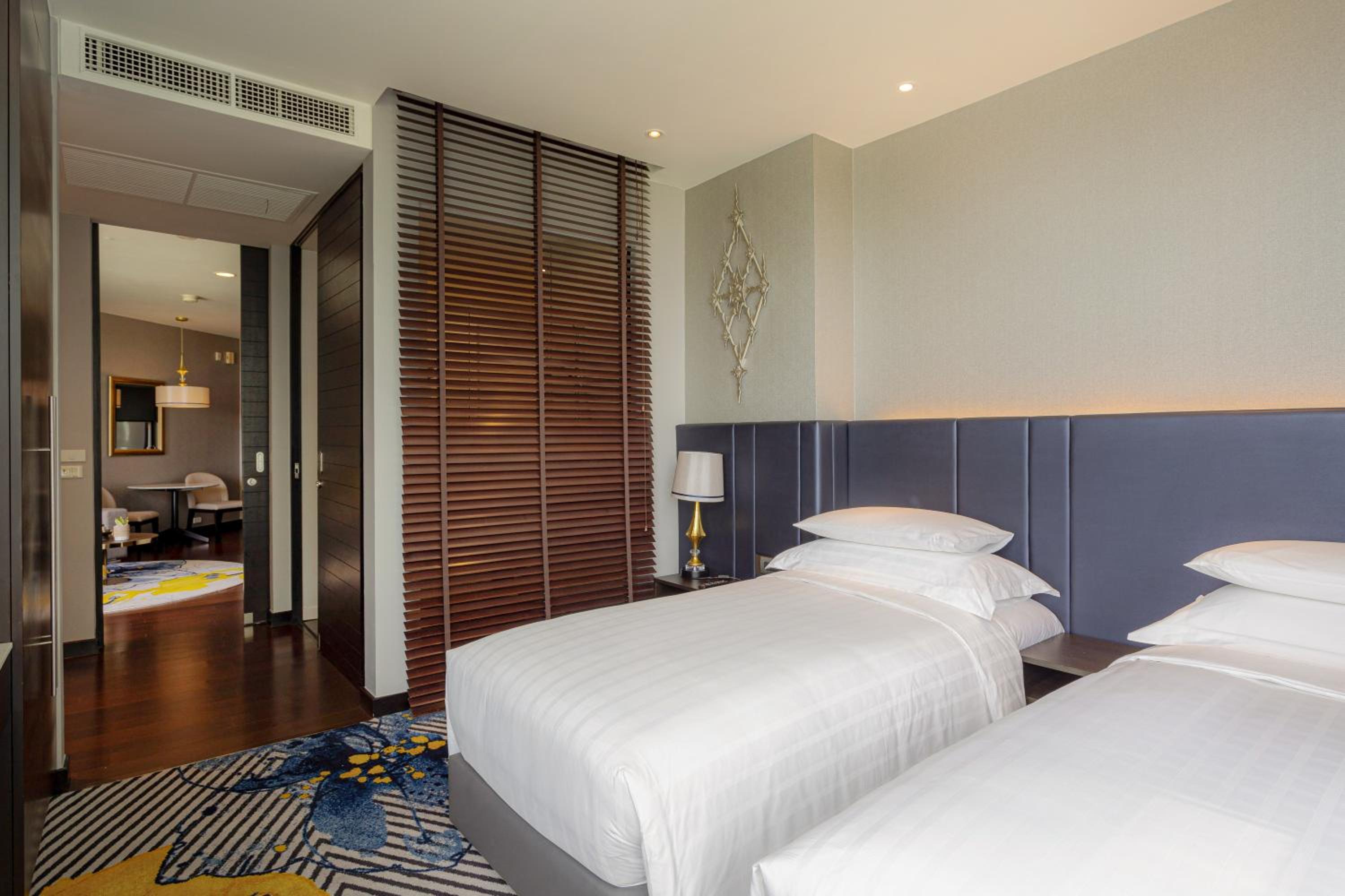 One-Bedroom Suite Twin with City View thumbnail 5