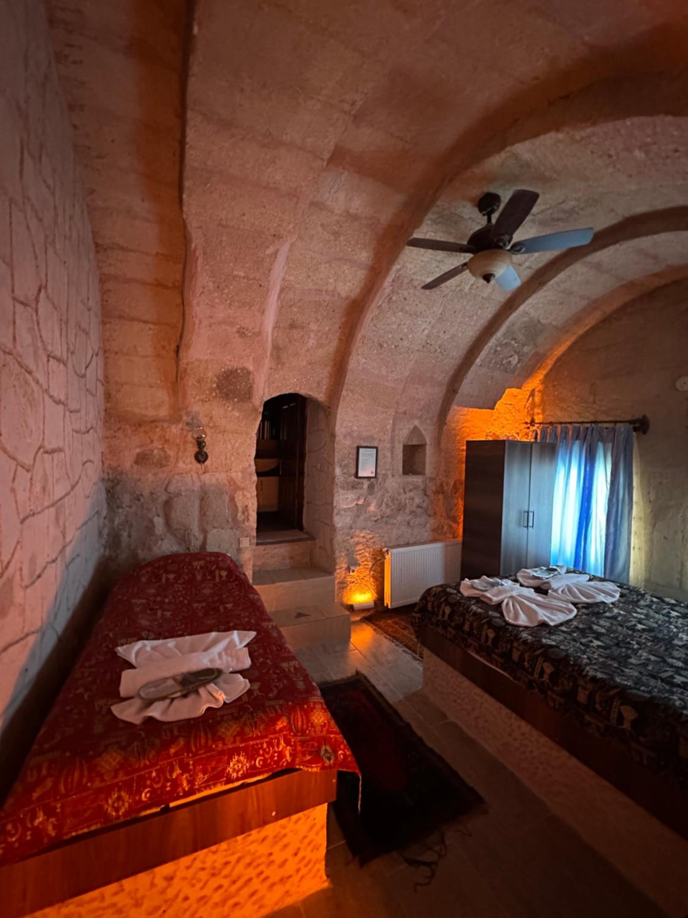 Arch Room - Photo 1