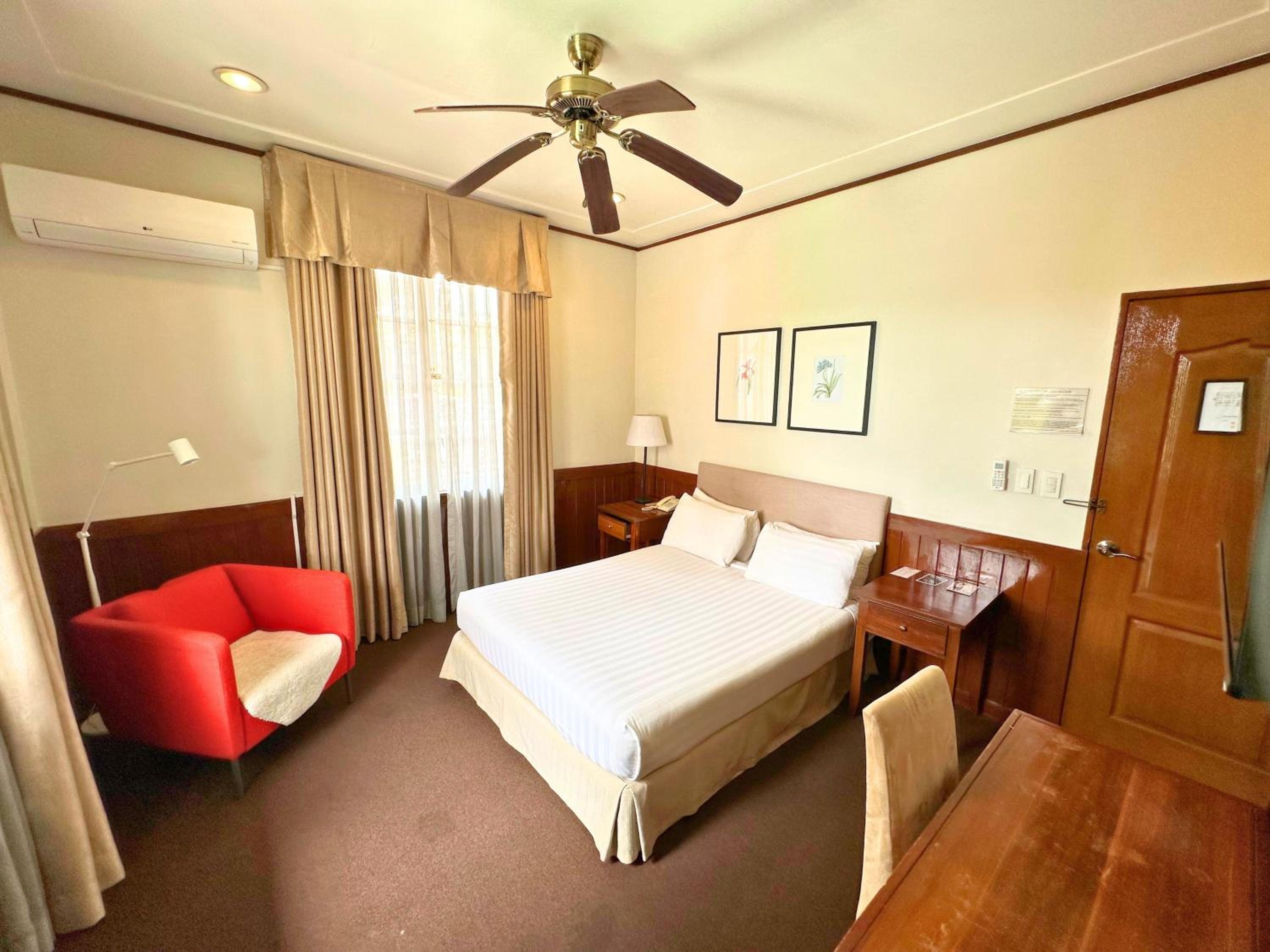 Limited Honeymoon Suite photo 2