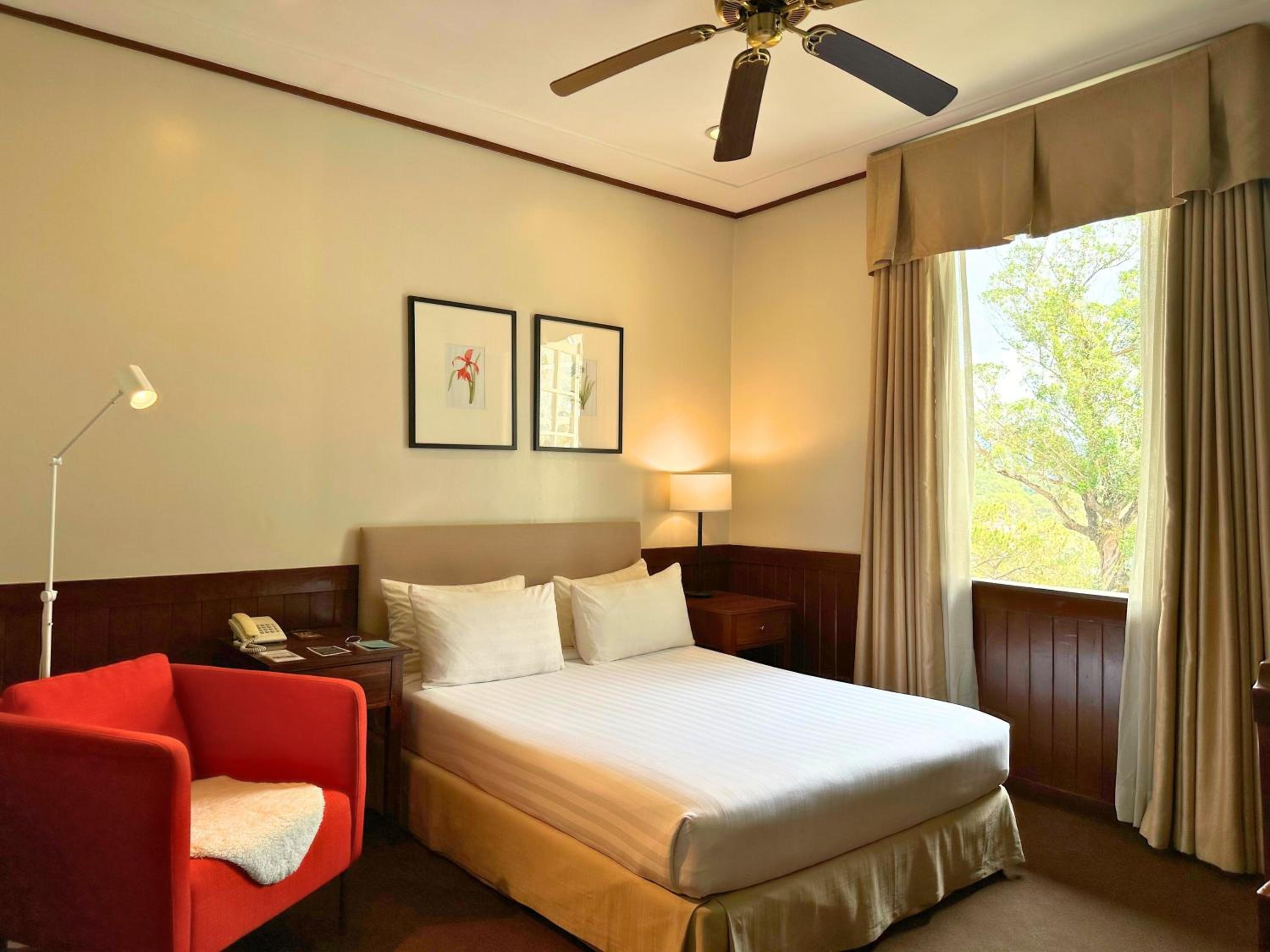 Limited Honeymoon Suite photo 3