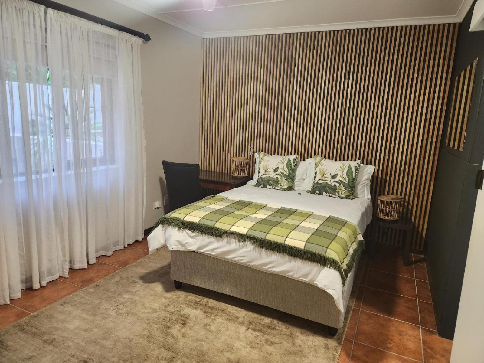 Five-Bedroom House photo 1