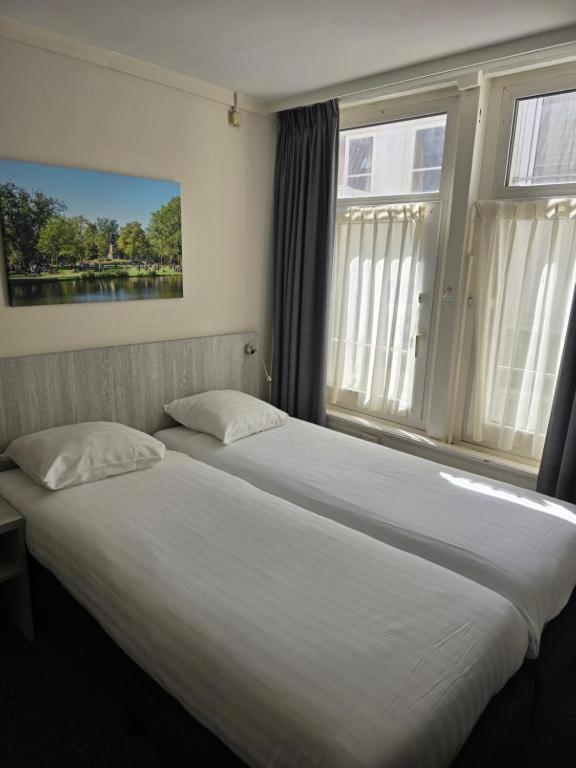 Twin Room with Private Bathroom