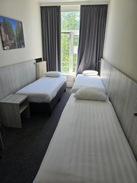 Triple Canal View with Private Bathroom